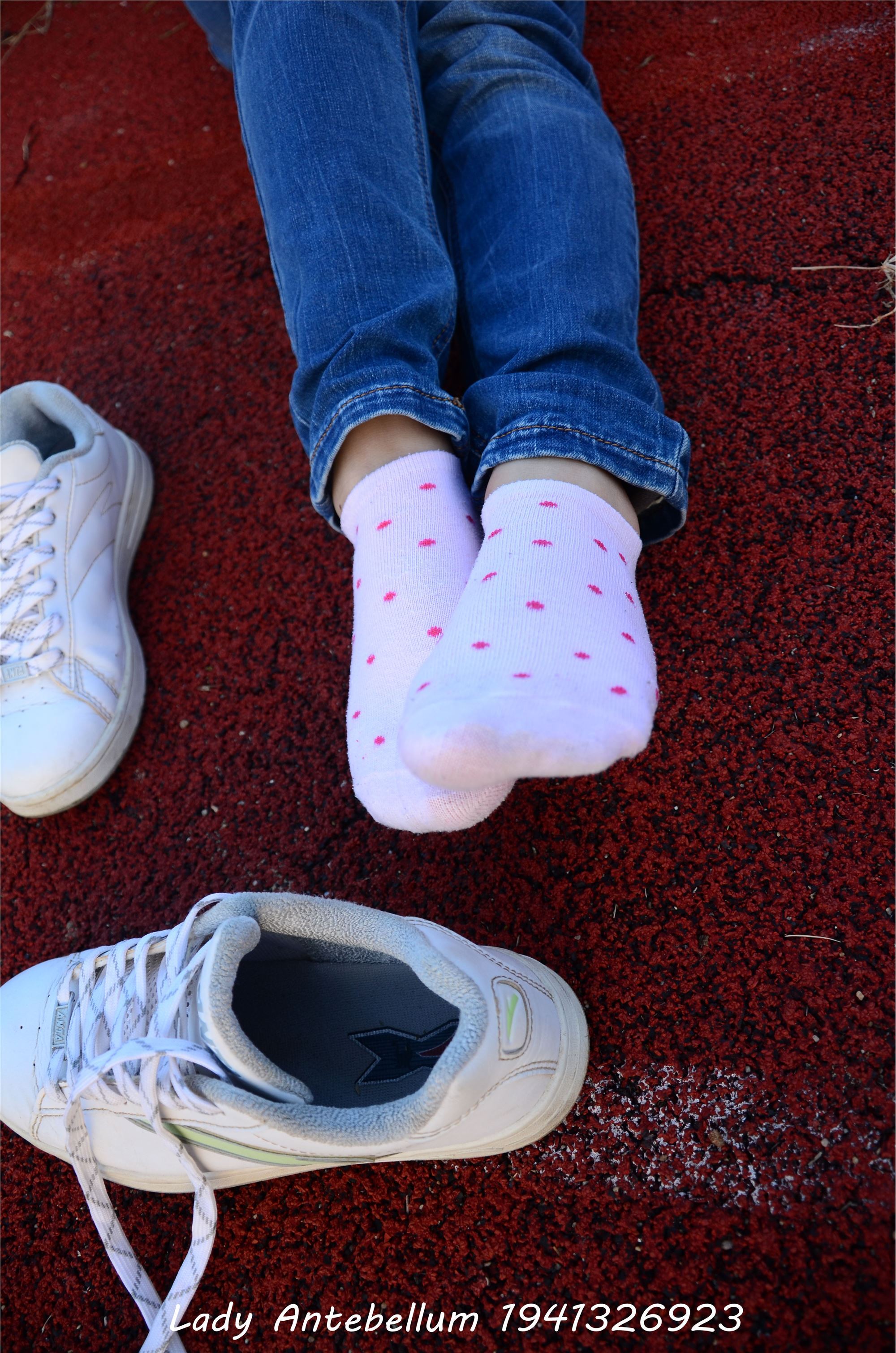 [战前女神] 恋足美腿棉袜女神级摄影套图 003