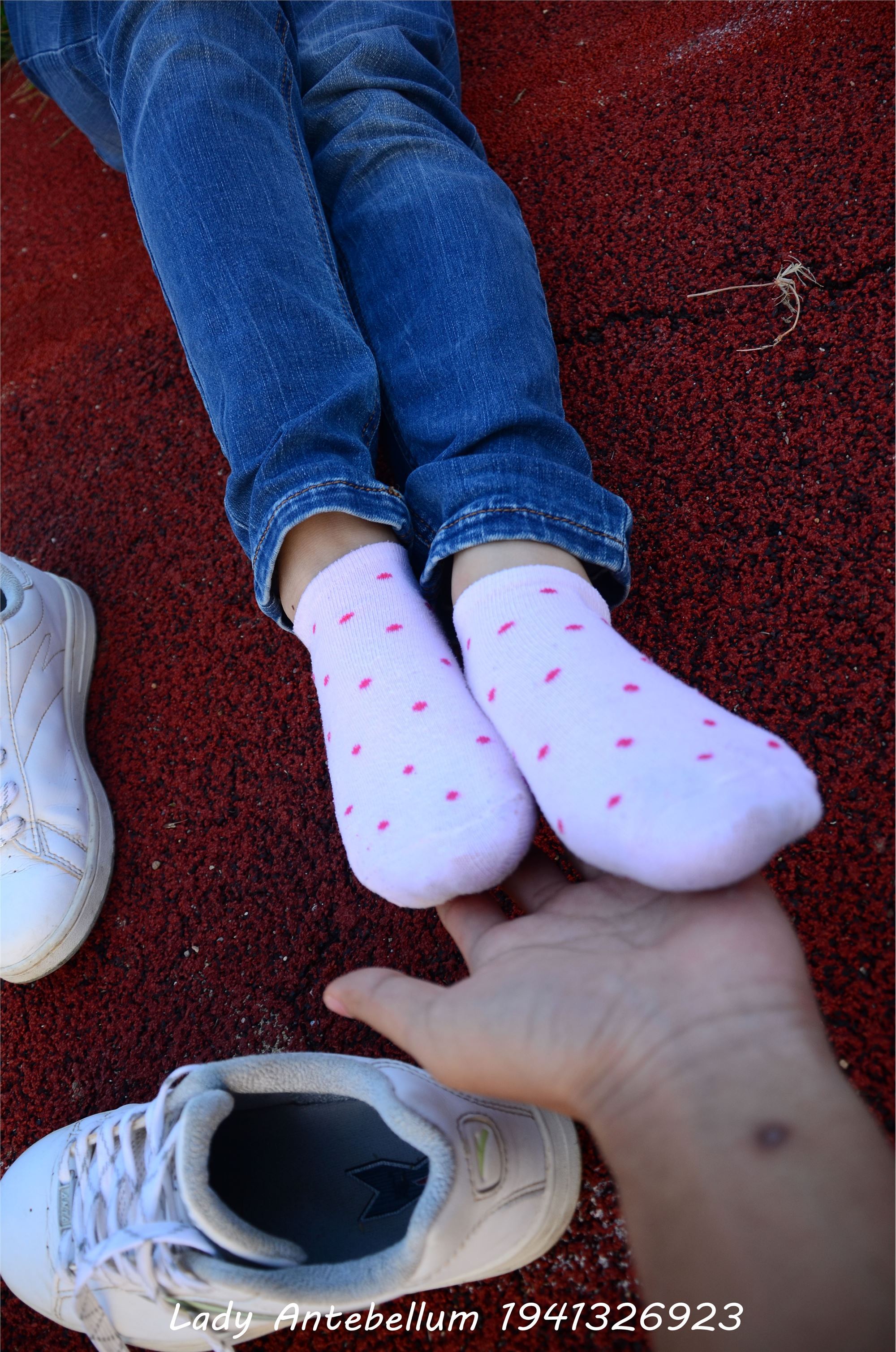 [战前女神] 恋足美腿棉袜女神级摄影套图 003