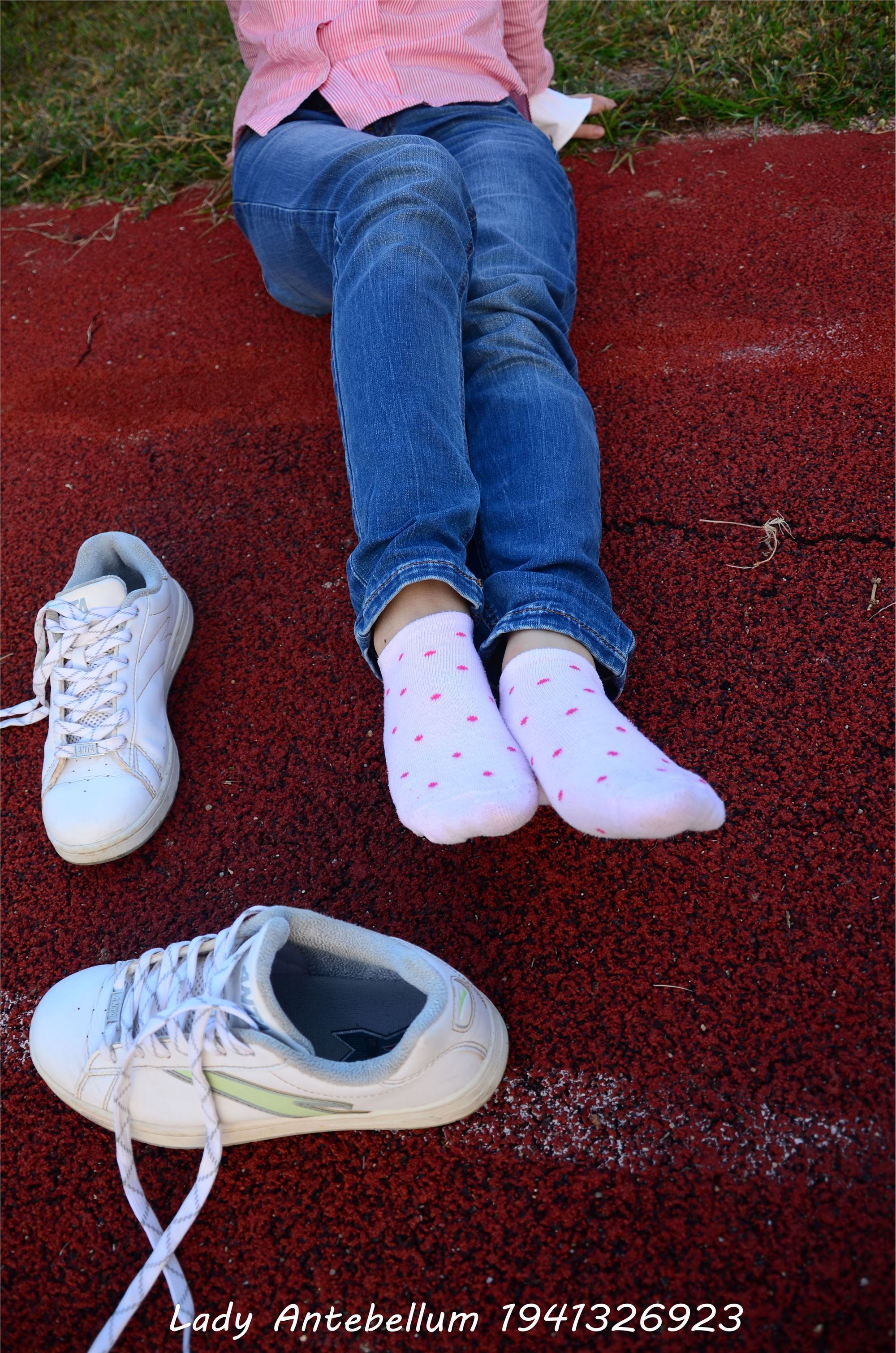 [战前女神] 恋足美腿棉袜女神级摄影套图 003