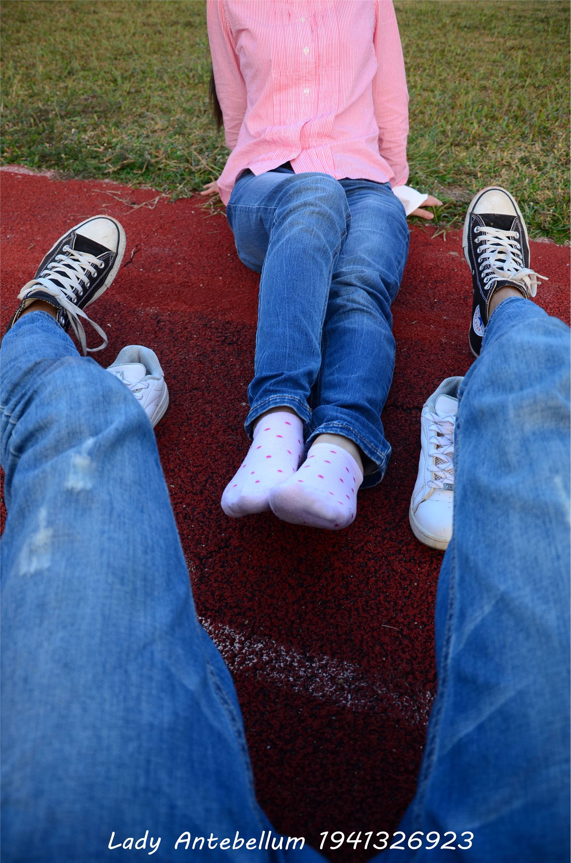 [战前女神] 恋足美腿棉袜女神级摄影套图 003