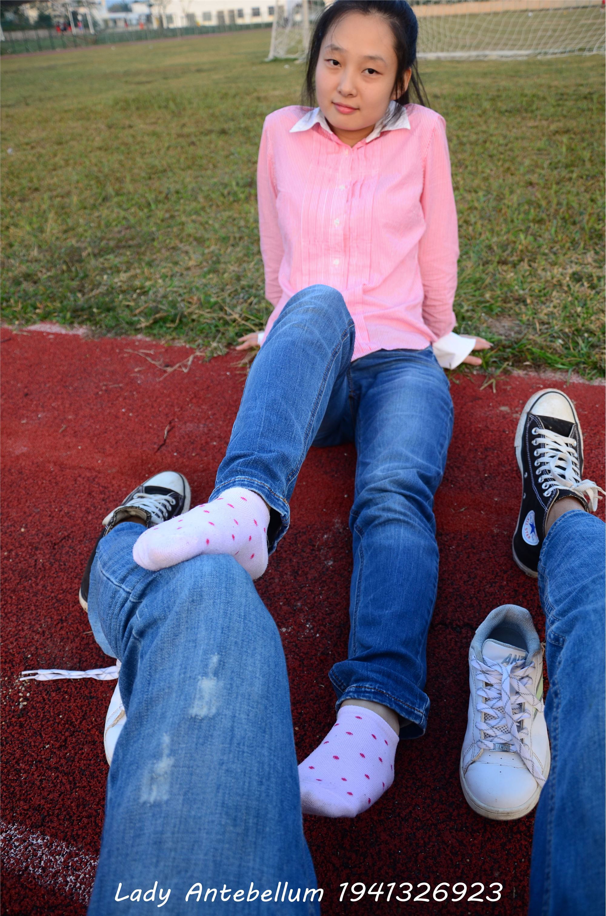 [战前女神] 恋足美腿棉袜女神级摄影套图 003