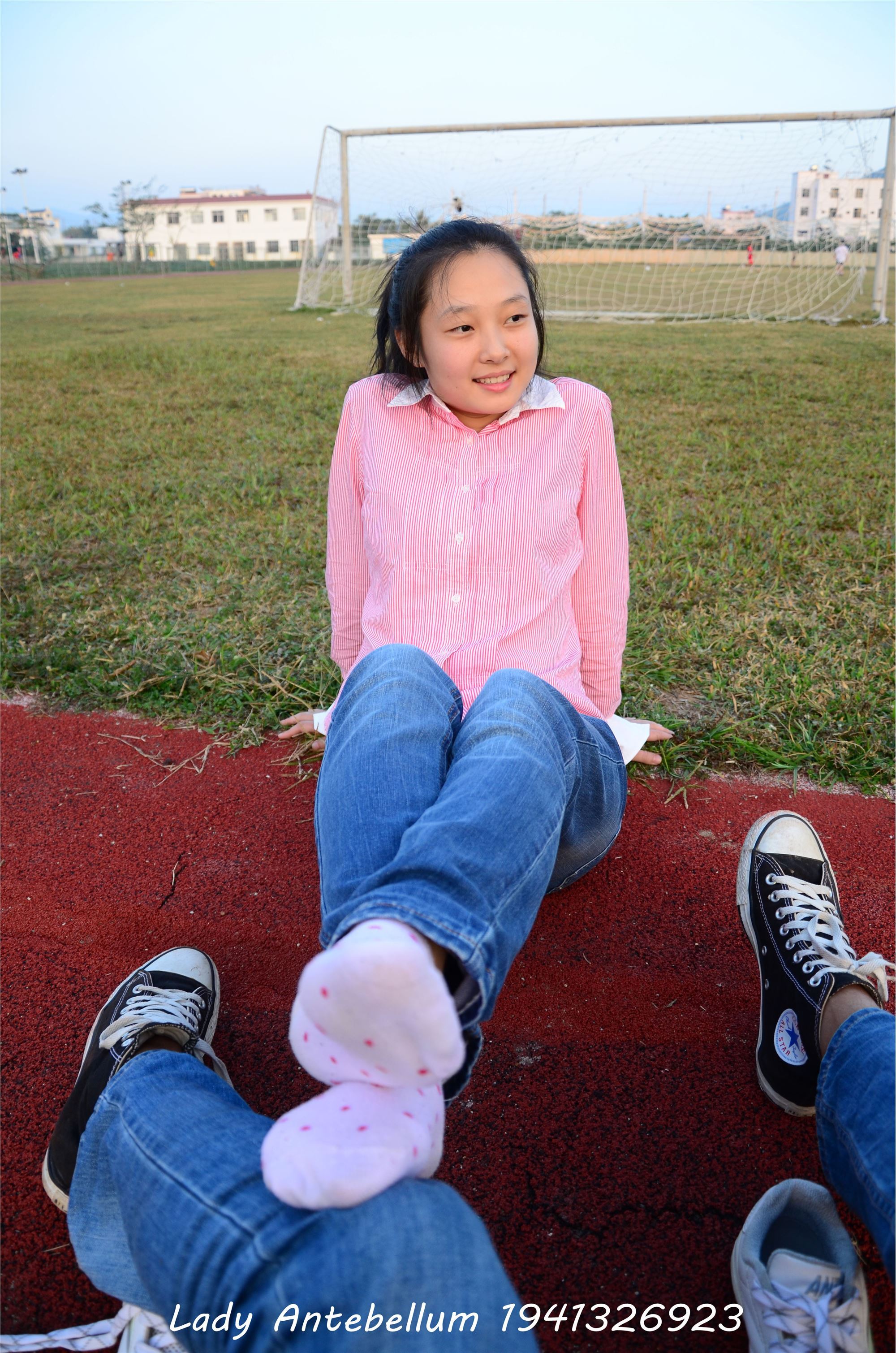 [战前女神] 恋足美腿棉袜女神级摄影套图 003