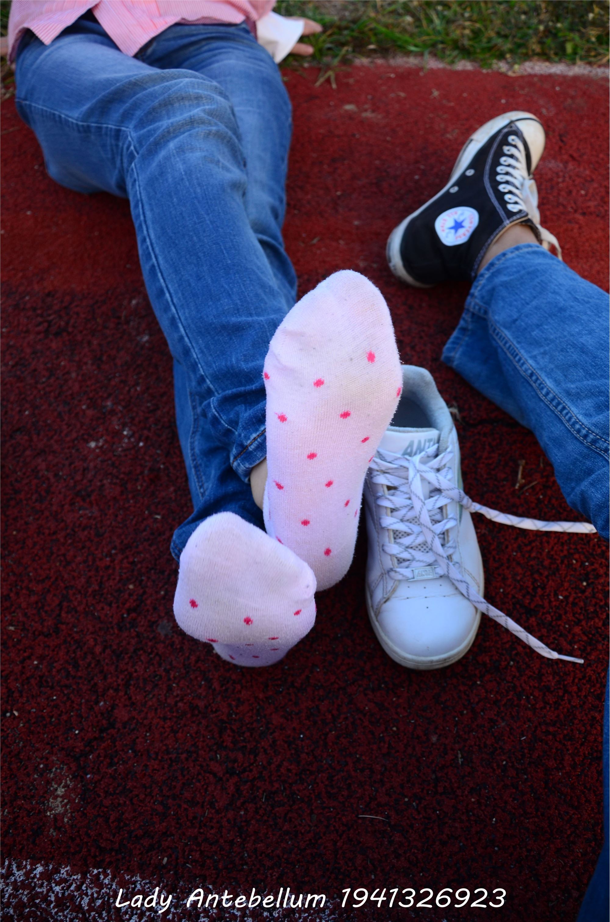 [战前女神] 恋足美腿棉袜女神级摄影套图 003