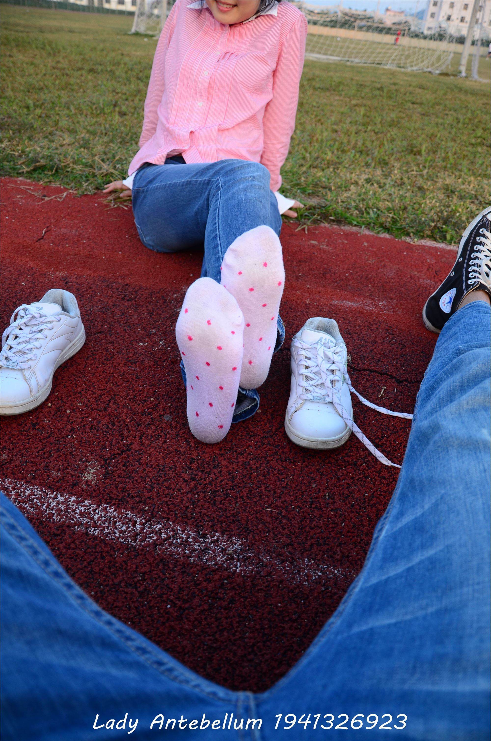 [战前女神] 恋足美腿棉袜女神级摄影套图 003