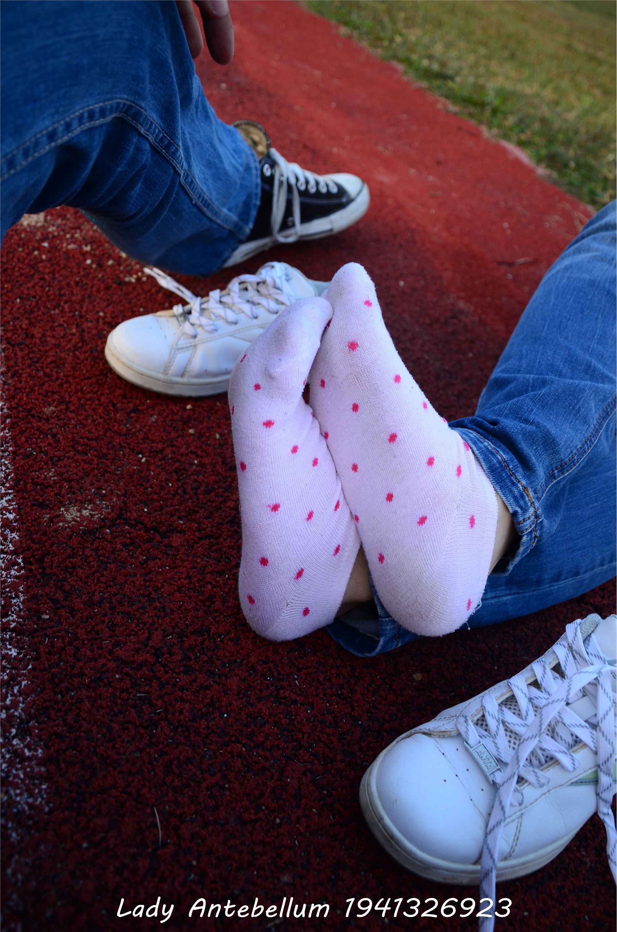 [战前女神] 恋足美腿棉袜女神级摄影套图 003