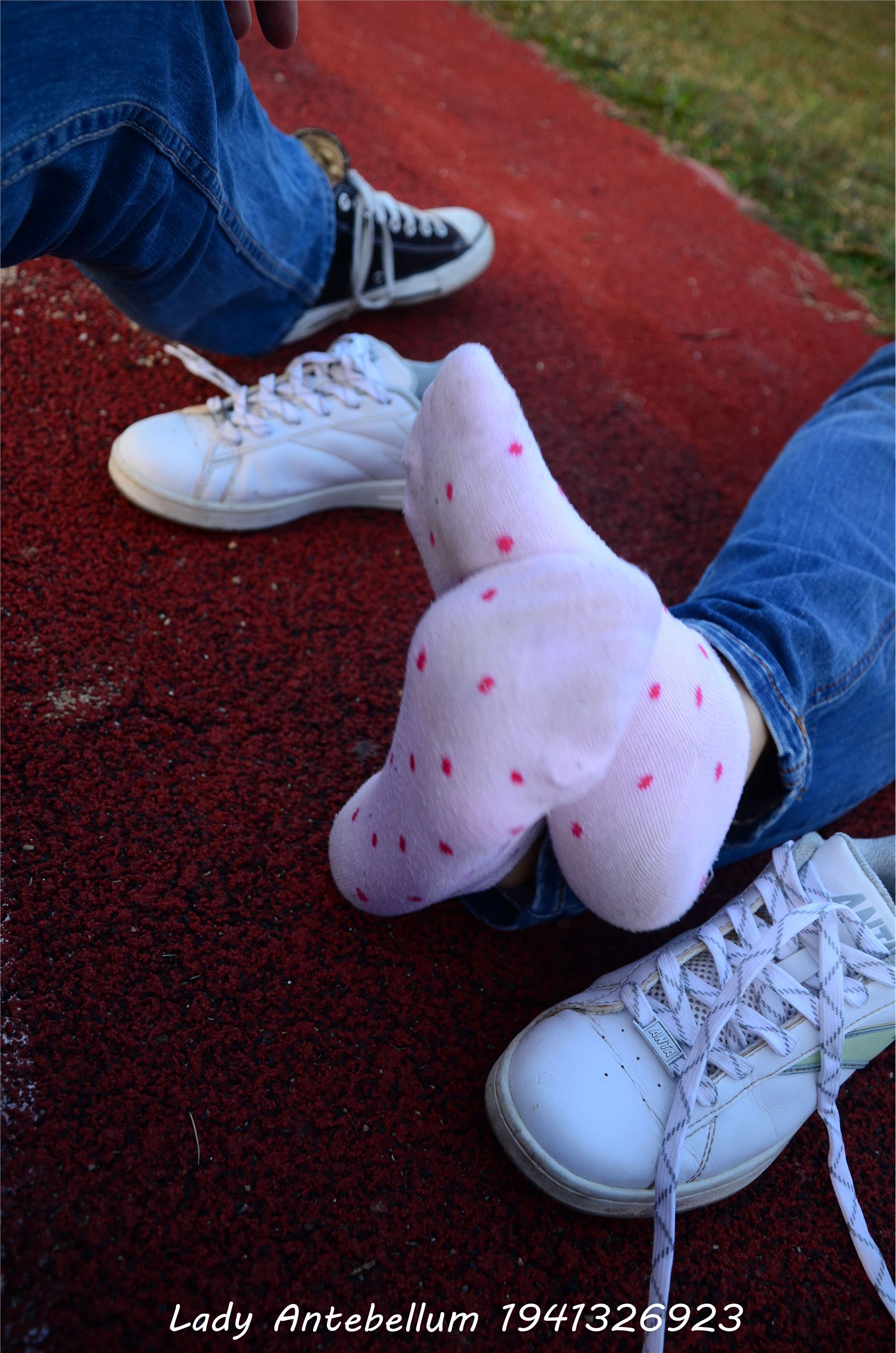 [战前女神] 恋足美腿棉袜女神级摄影套图 003