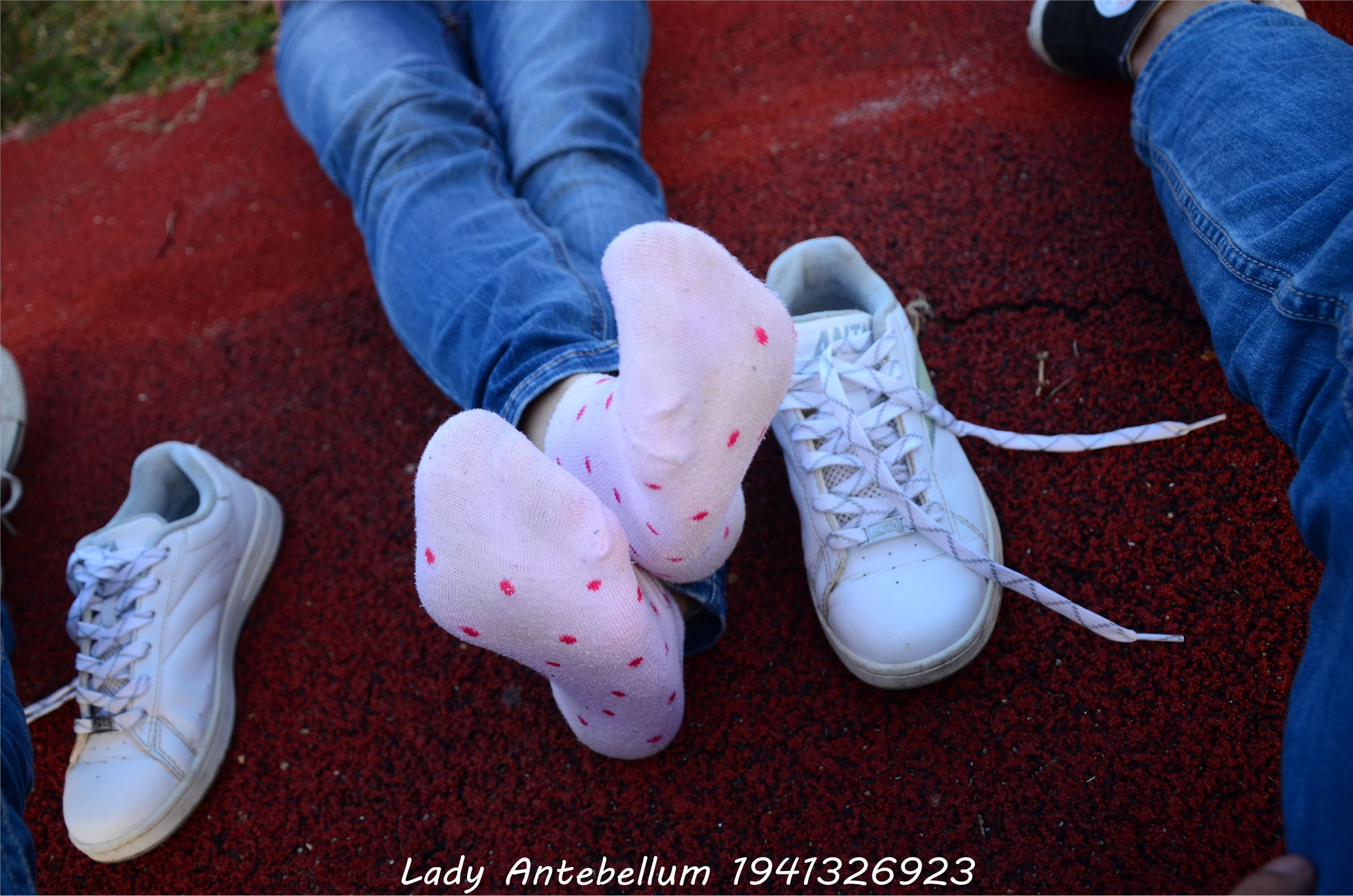 [战前女神] 恋足美腿棉袜女神级摄影套图 003