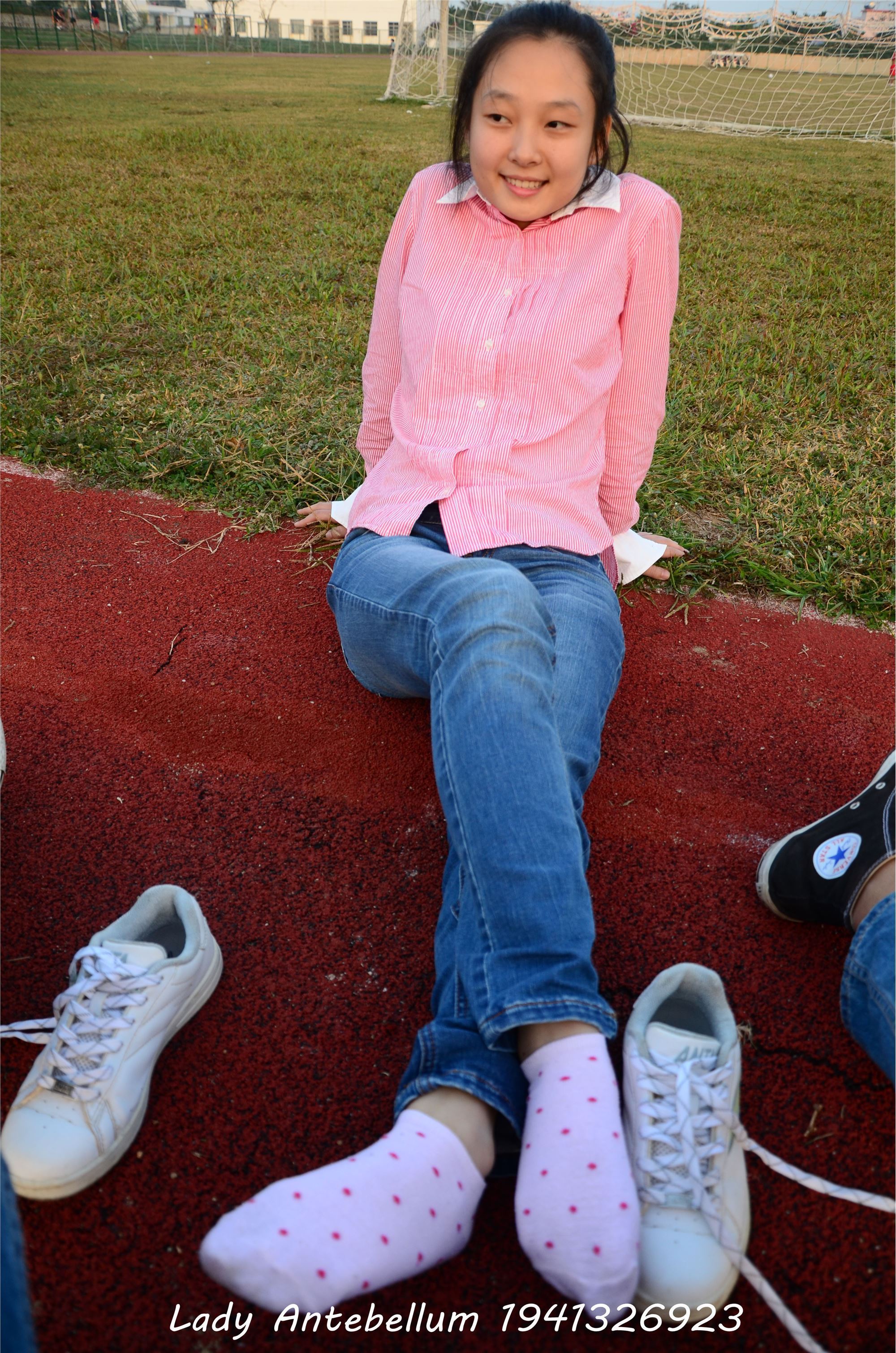 [战前女神] 恋足美腿棉袜女神级摄影套图 003