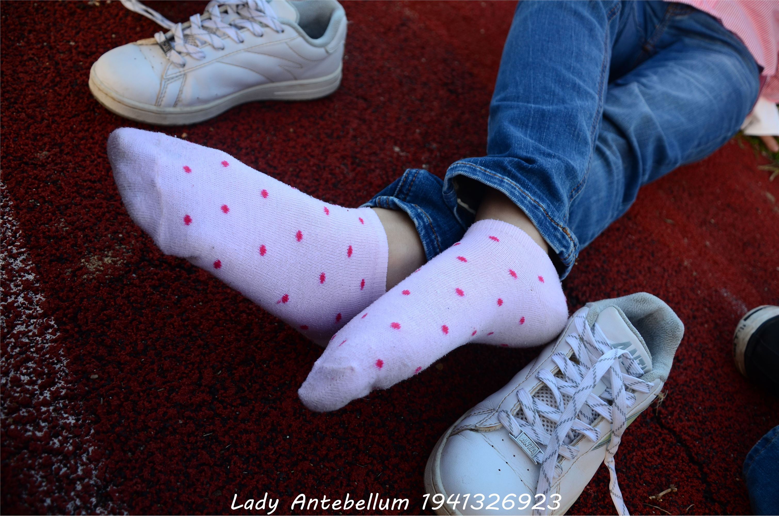 [战前女神] 恋足美腿棉袜女神级摄影套图 003