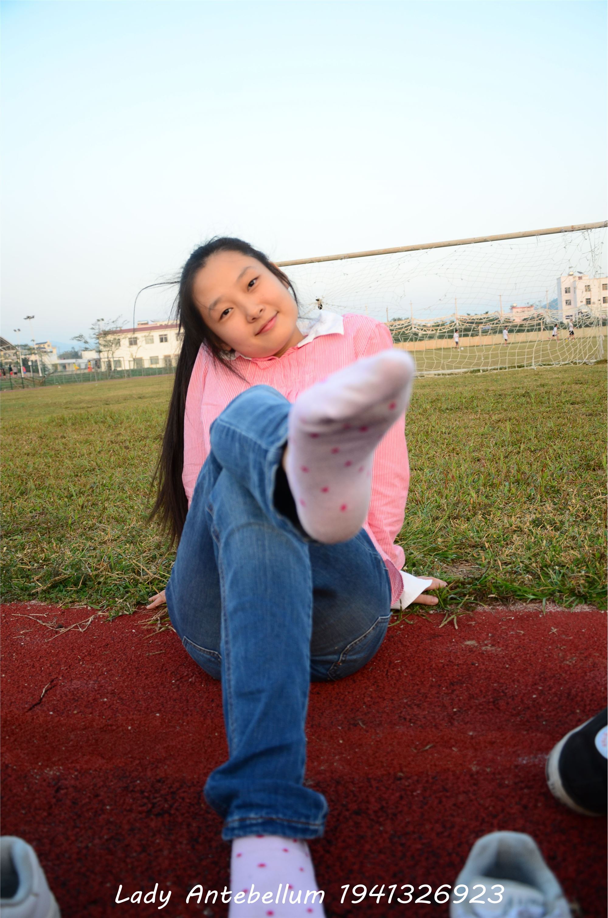 [战前女神] 恋足美腿棉袜女神级摄影套图 003