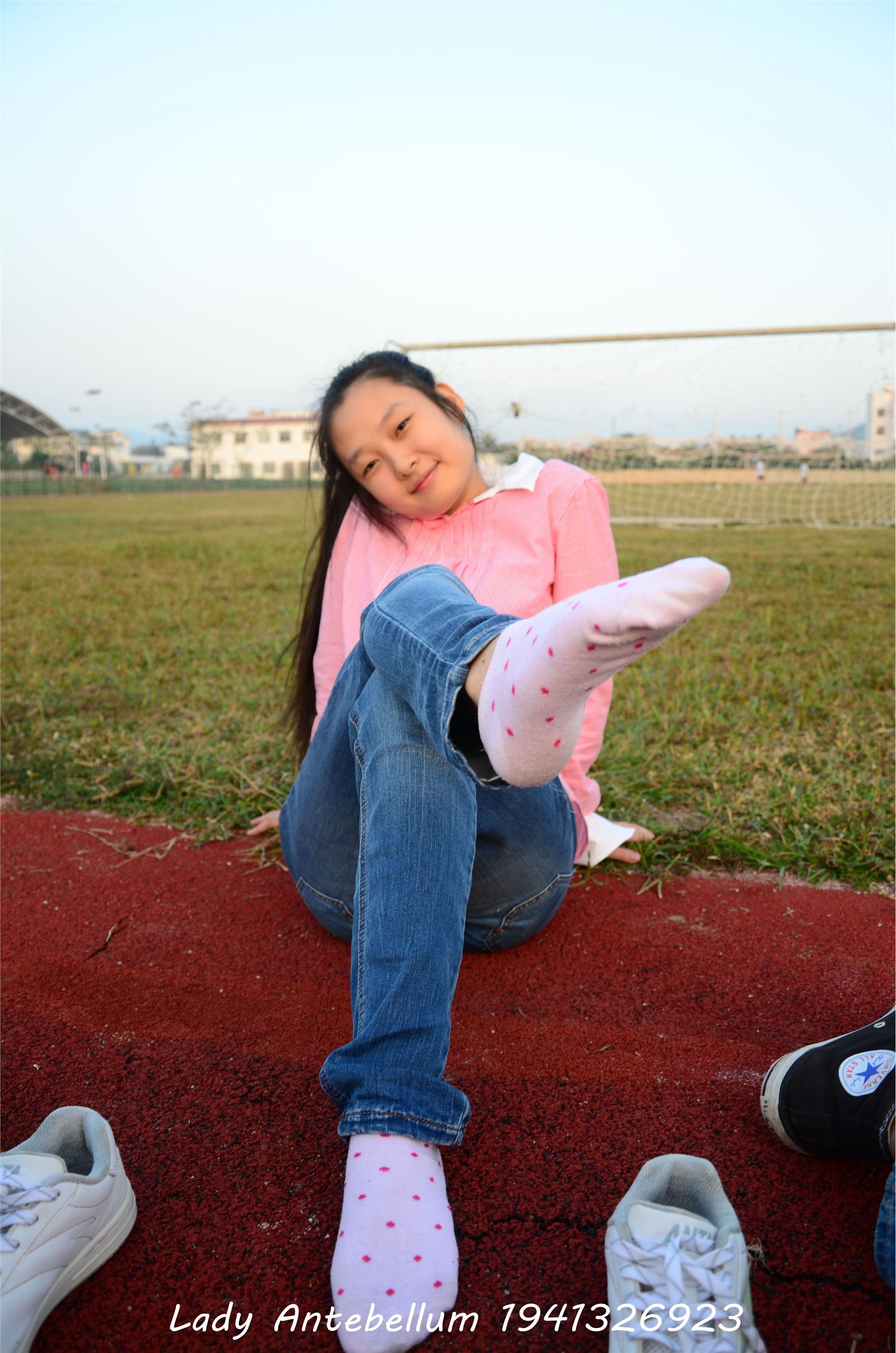 [战前女神] 恋足美腿棉袜女神级摄影套图 003