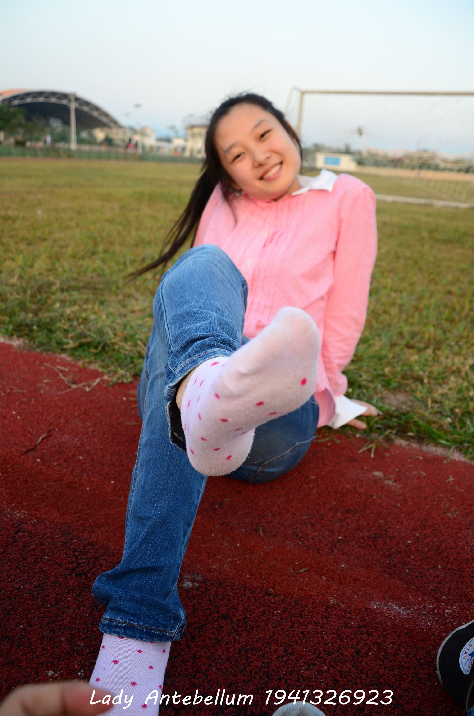 [战前女神] 恋足美腿棉袜女神级摄影套图 003