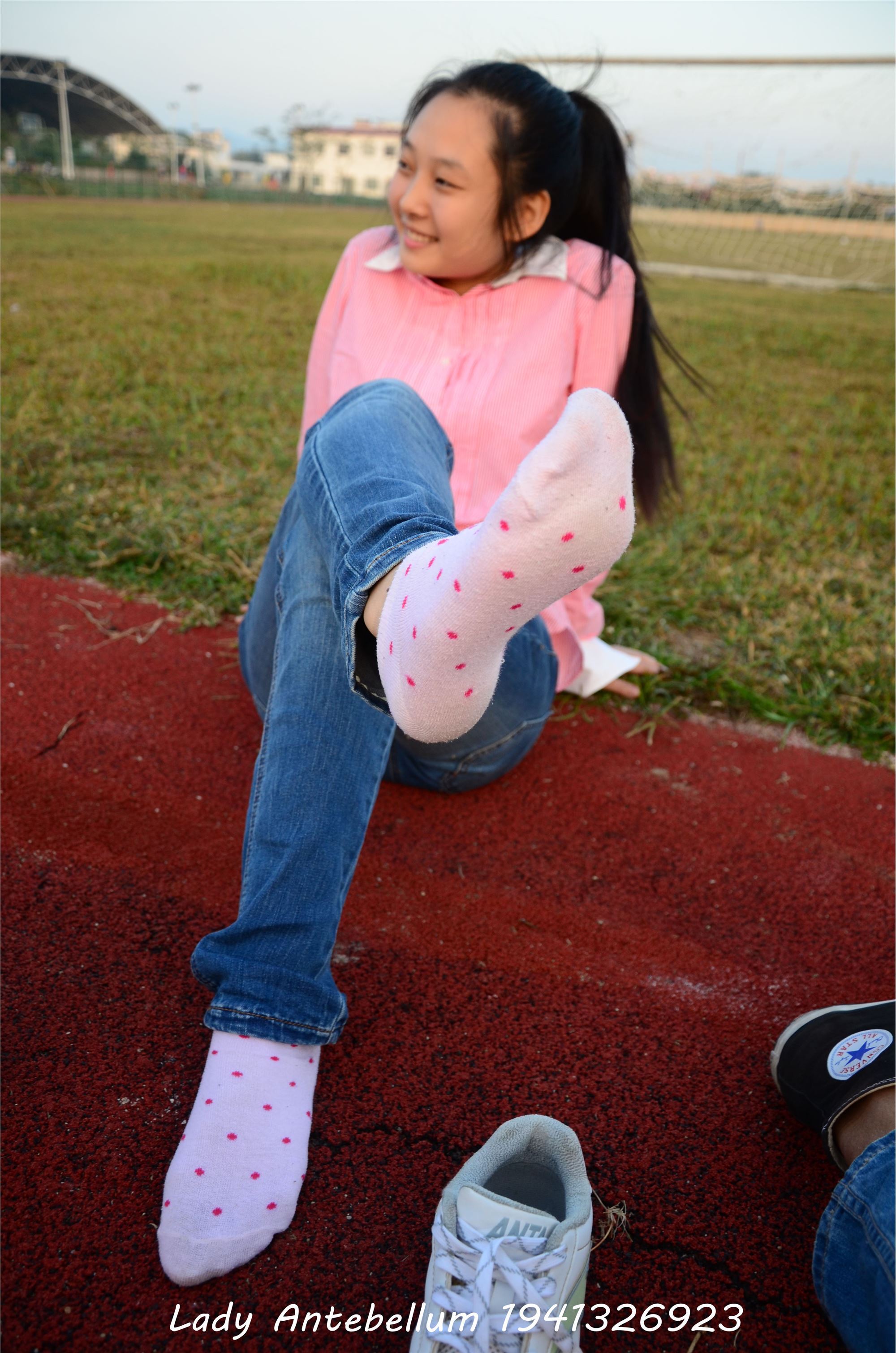 [战前女神] 恋足美腿棉袜女神级摄影套图 003