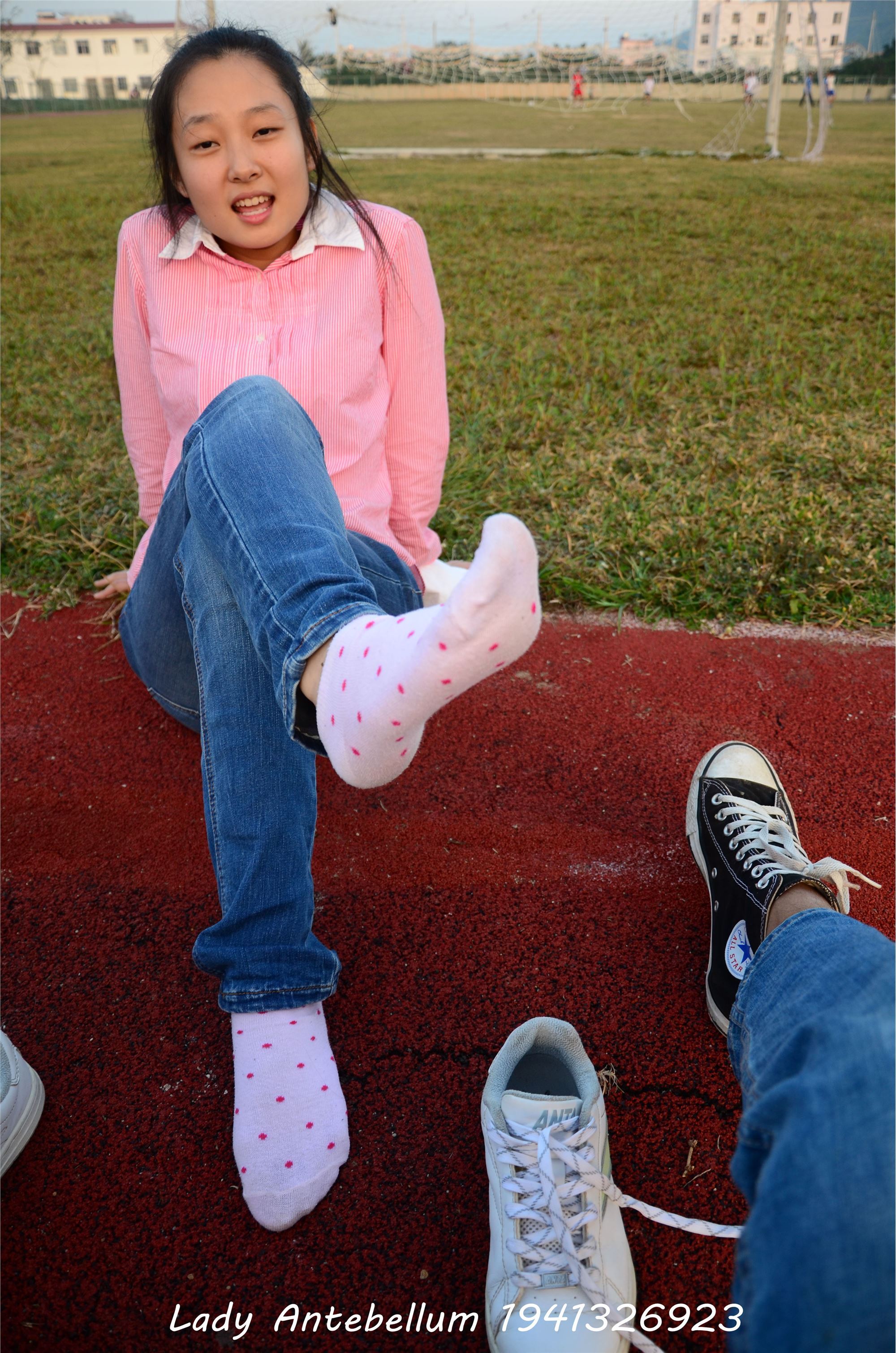 [战前女神] 恋足美腿棉袜女神级摄影套图 003