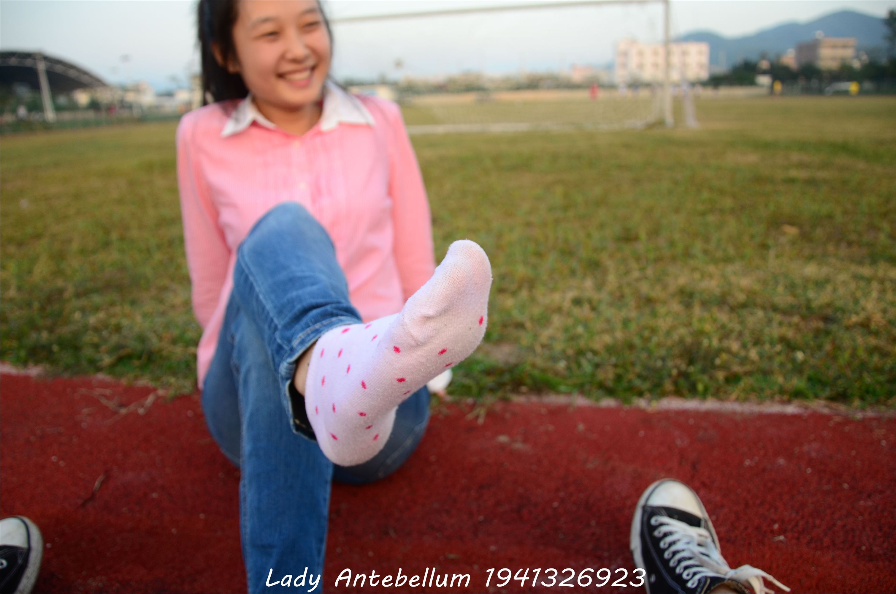 [战前女神] 恋足美腿棉袜女神级摄影套图 003