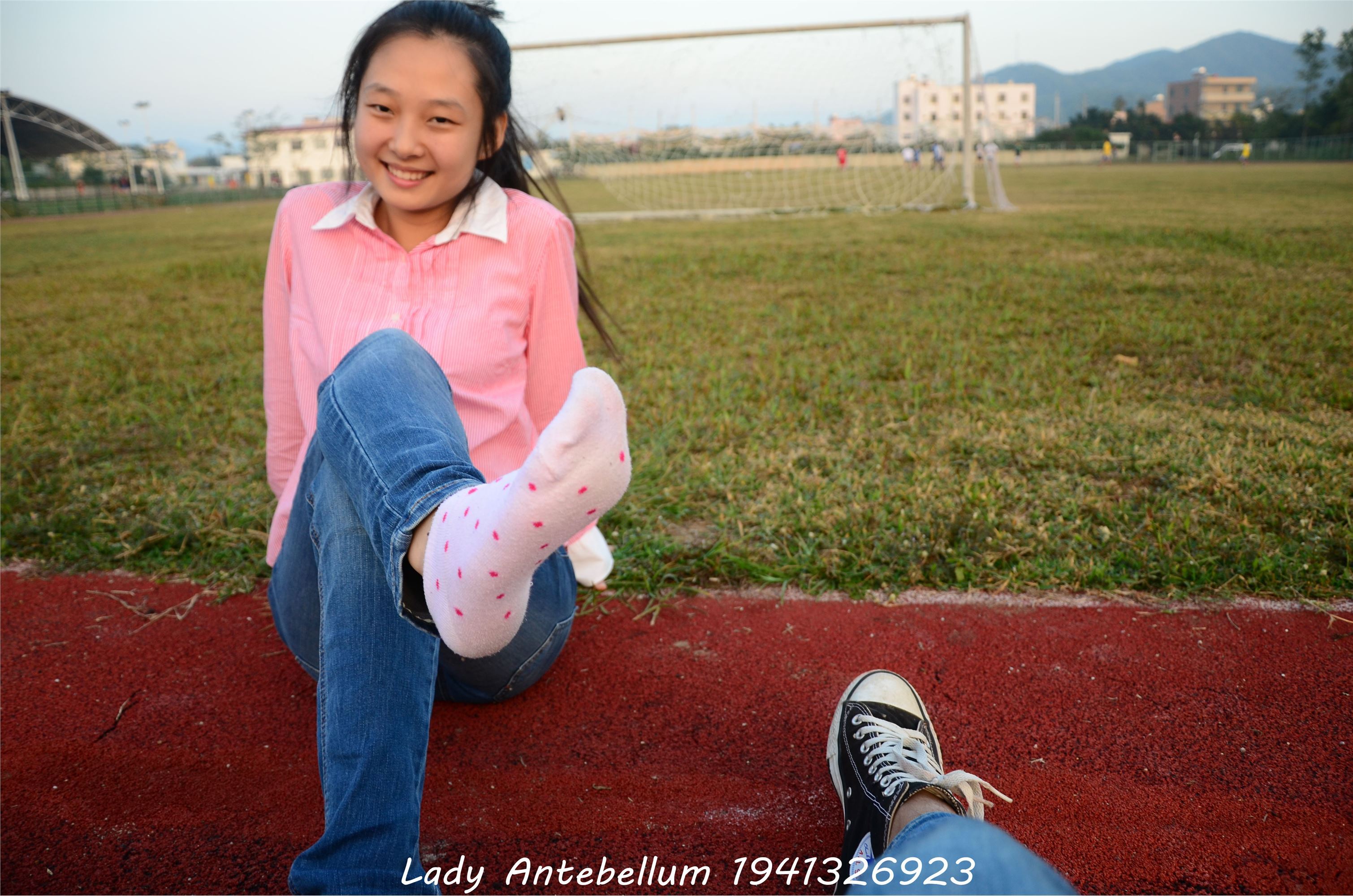 [战前女神] 恋足美腿棉袜女神级摄影套图 003