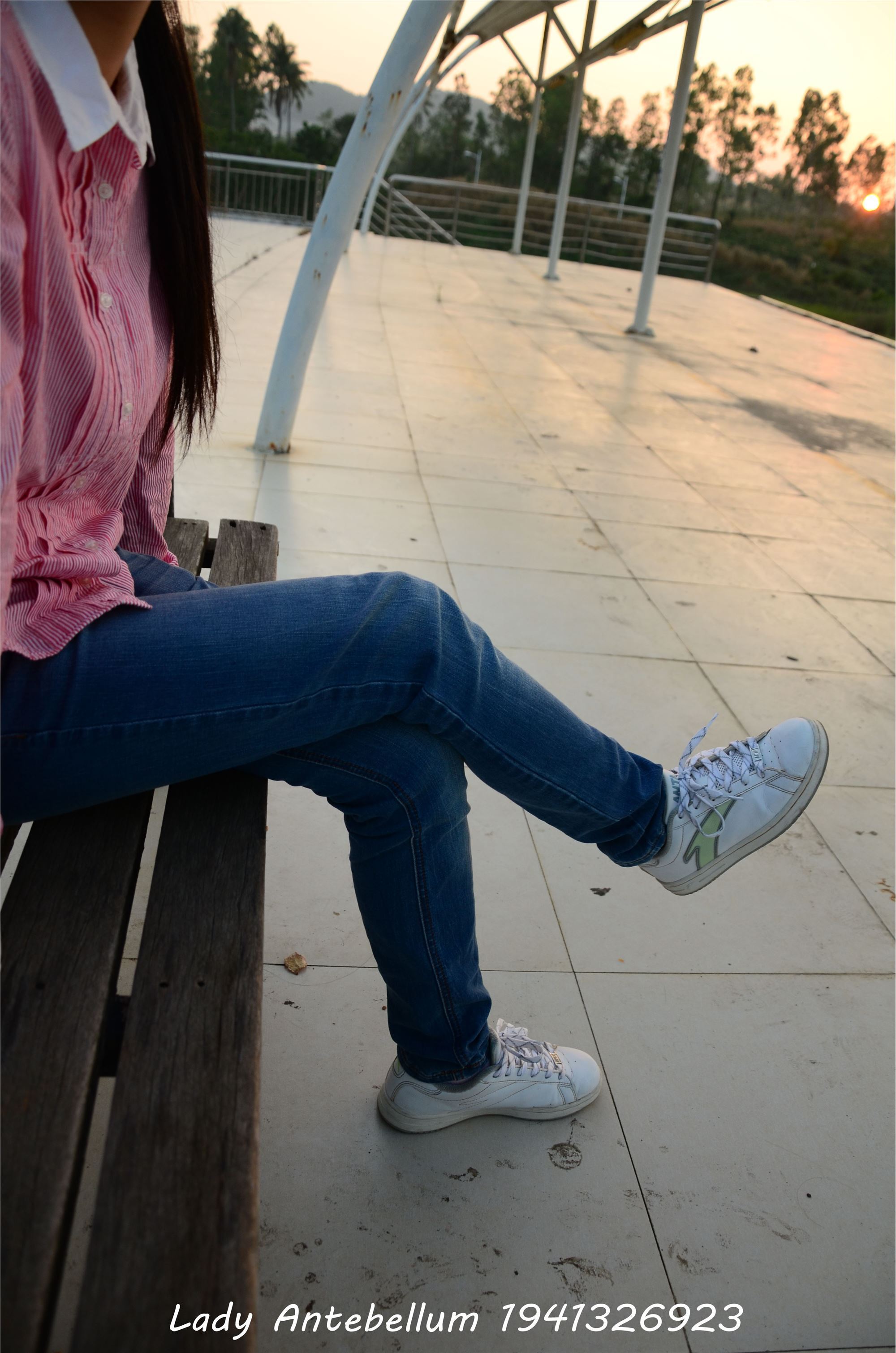 [战前女神] 恋足美腿棉袜女神级摄影套图 003