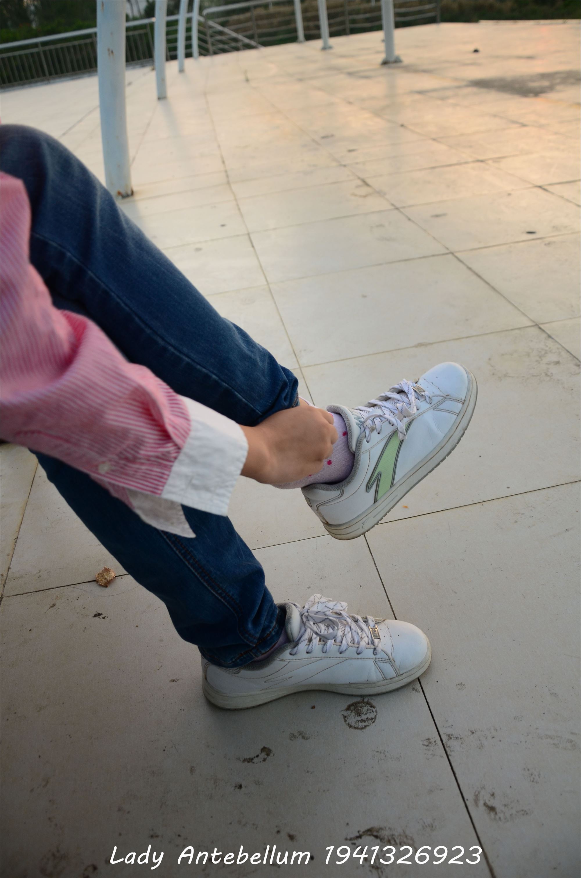 [战前女神] 恋足美腿棉袜女神级摄影套图 003