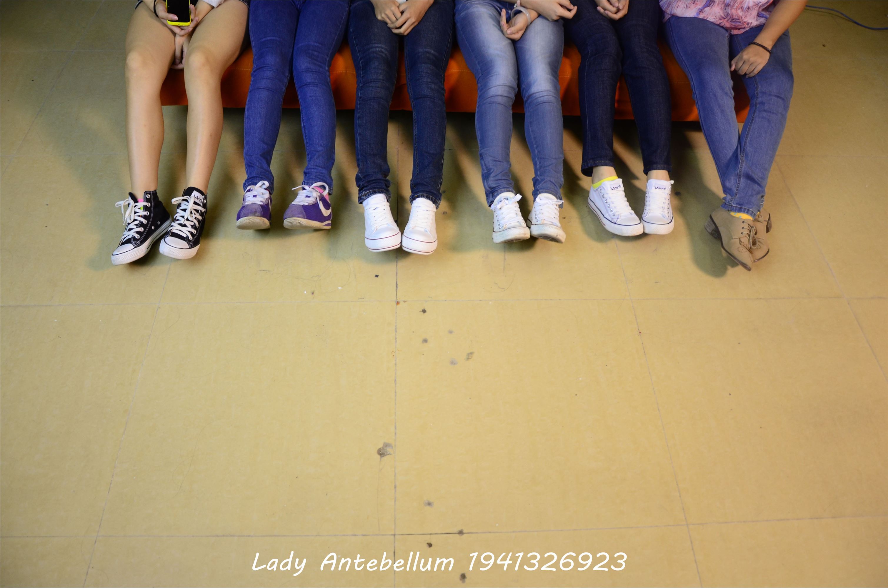 [战前女神] 恋足美腿棉袜女神级摄影套图 004