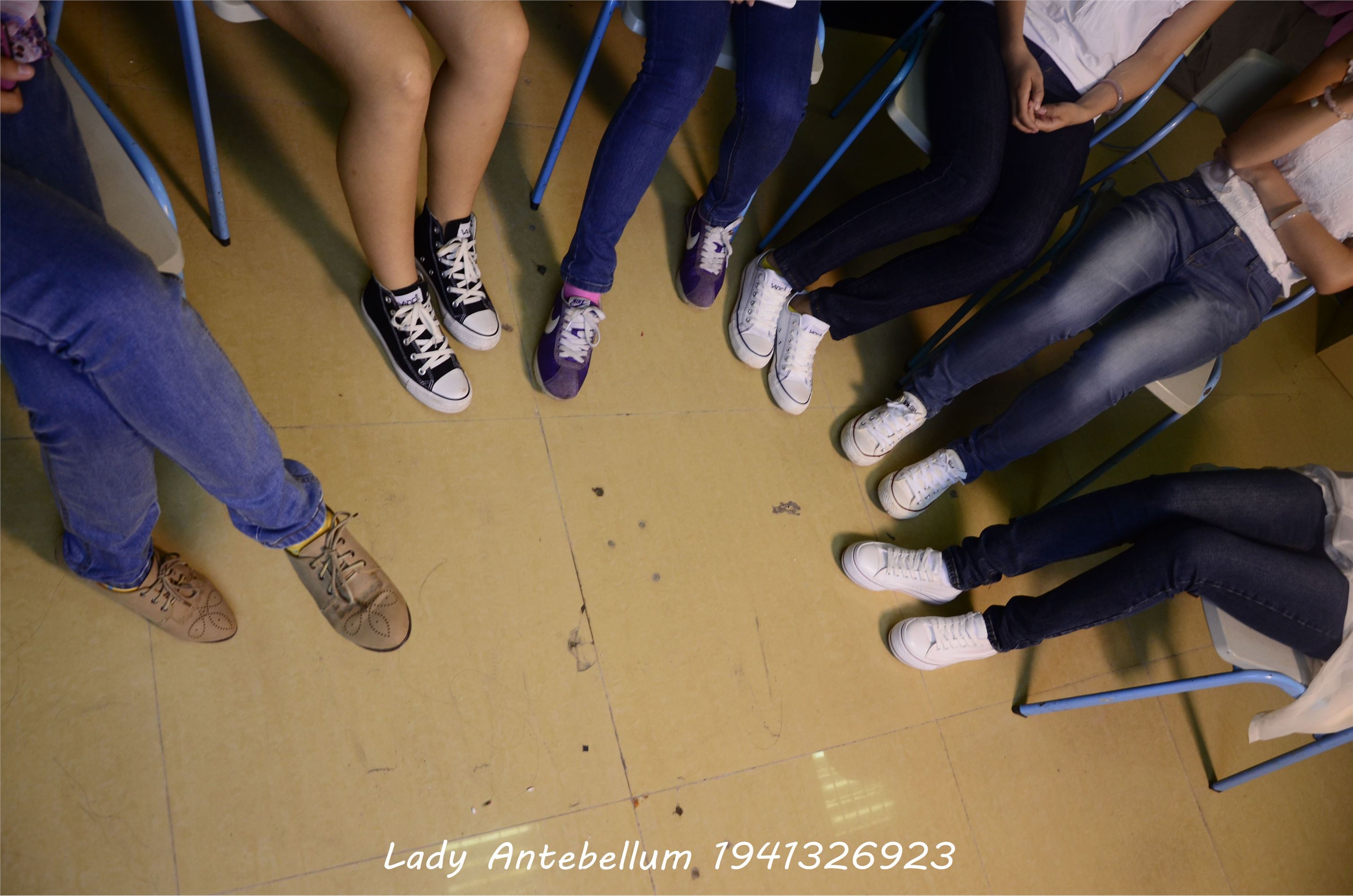 [战前女神] 恋足美腿棉袜女神级摄影套图 004