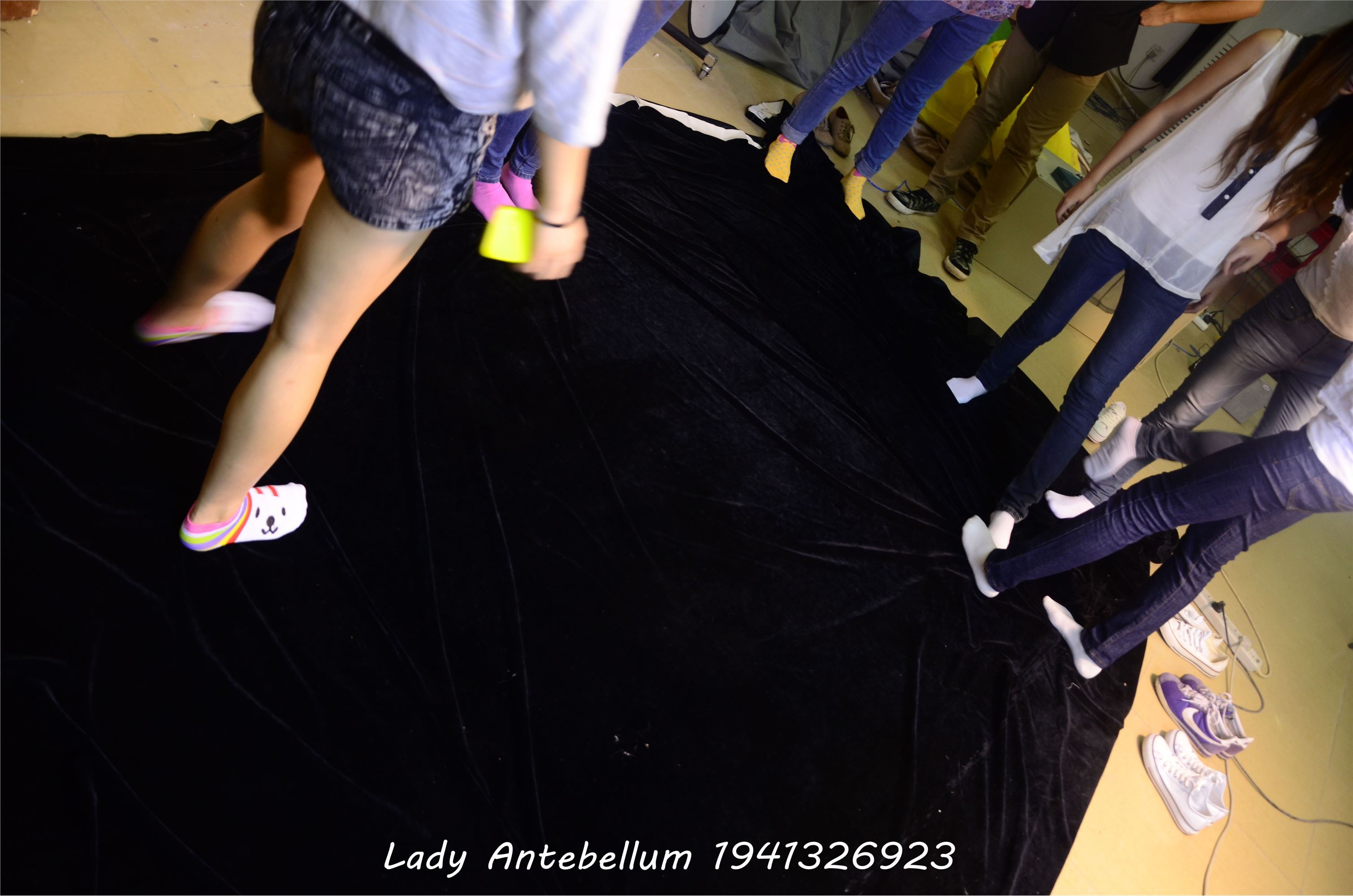 [战前女神] 恋足美腿棉袜女神级摄影套图 004