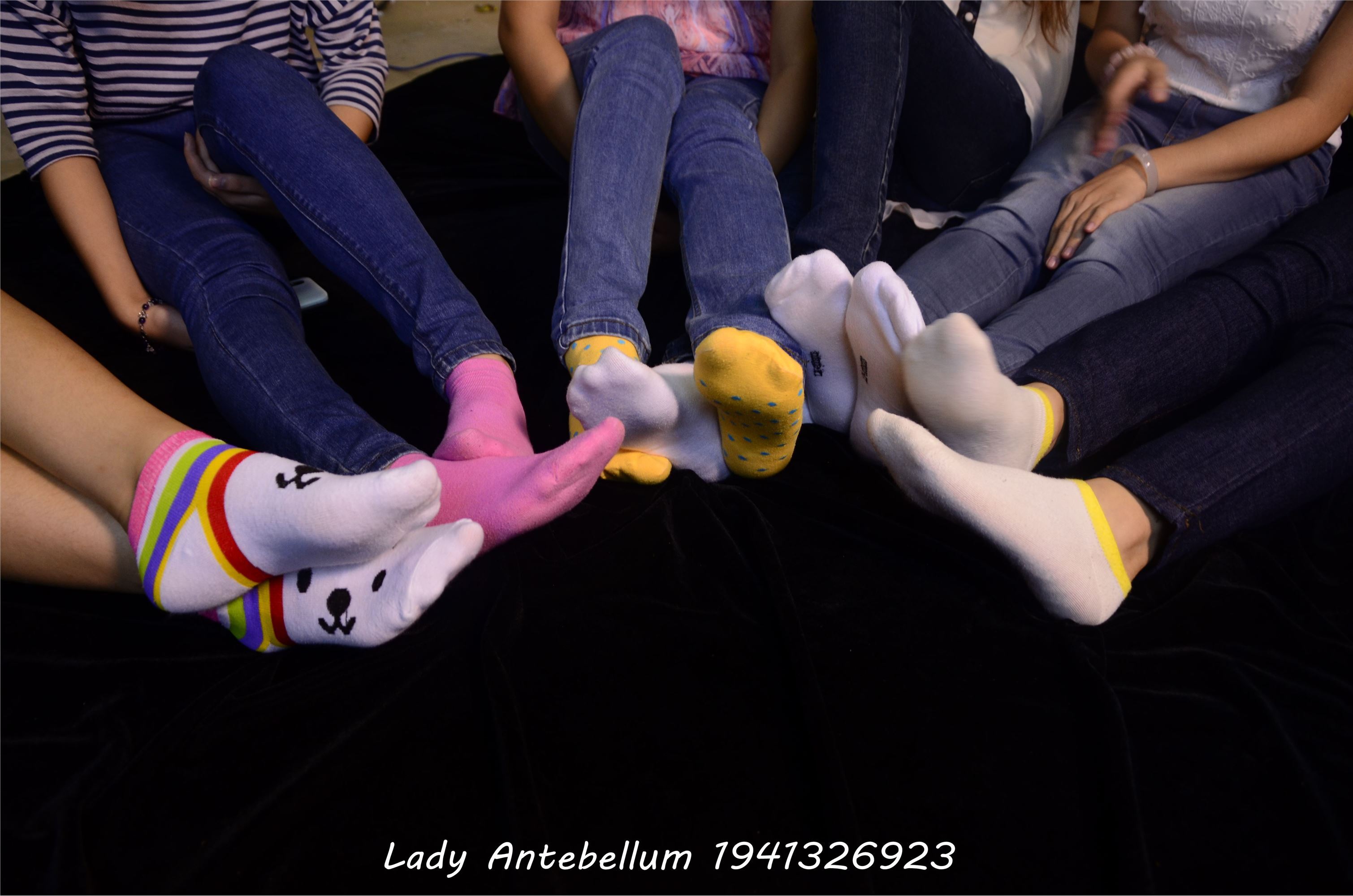 [战前女神] 恋足美腿棉袜女神级摄影套图 004