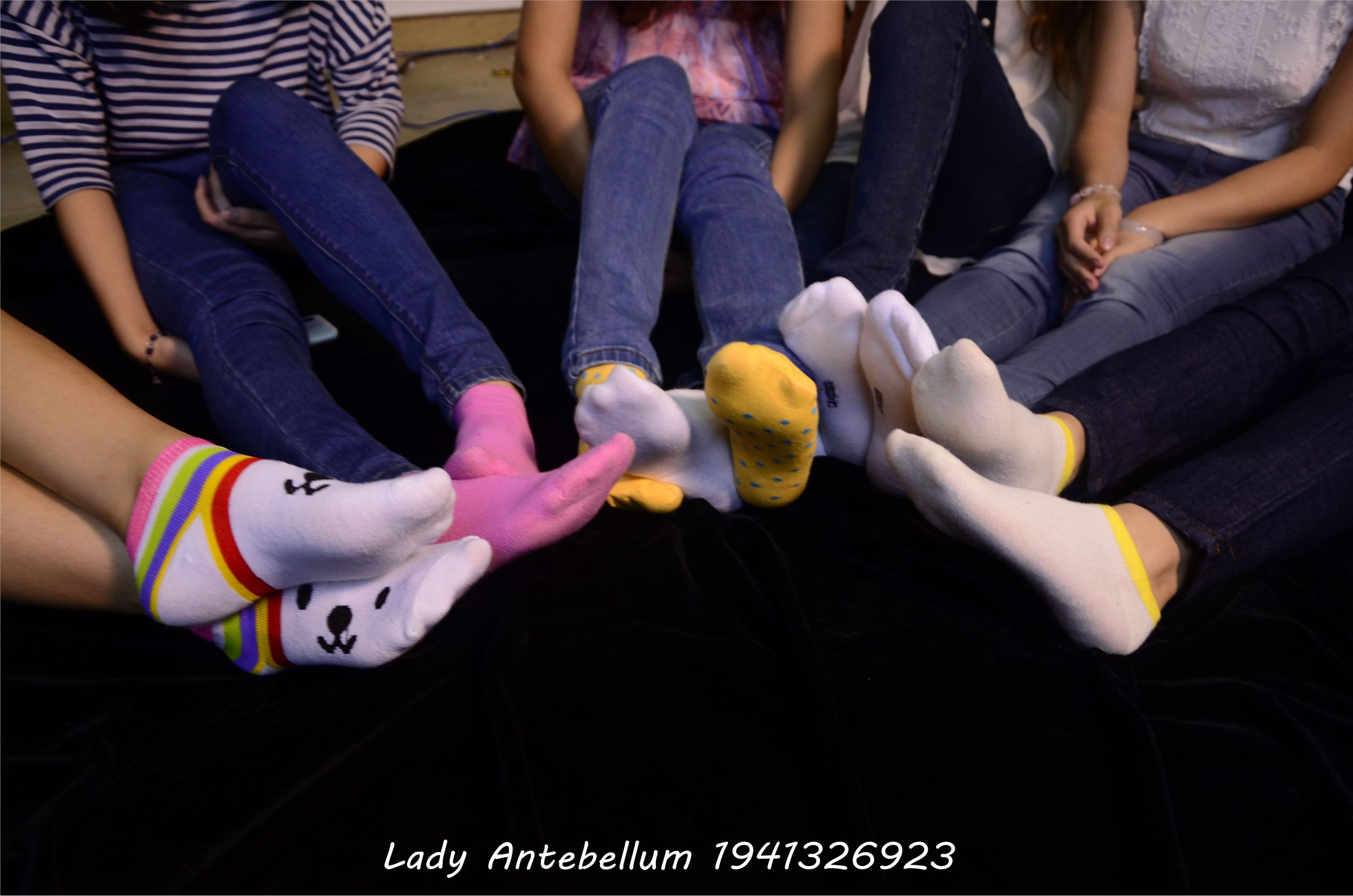 [战前女神] 恋足美腿棉袜女神级摄影套图 004