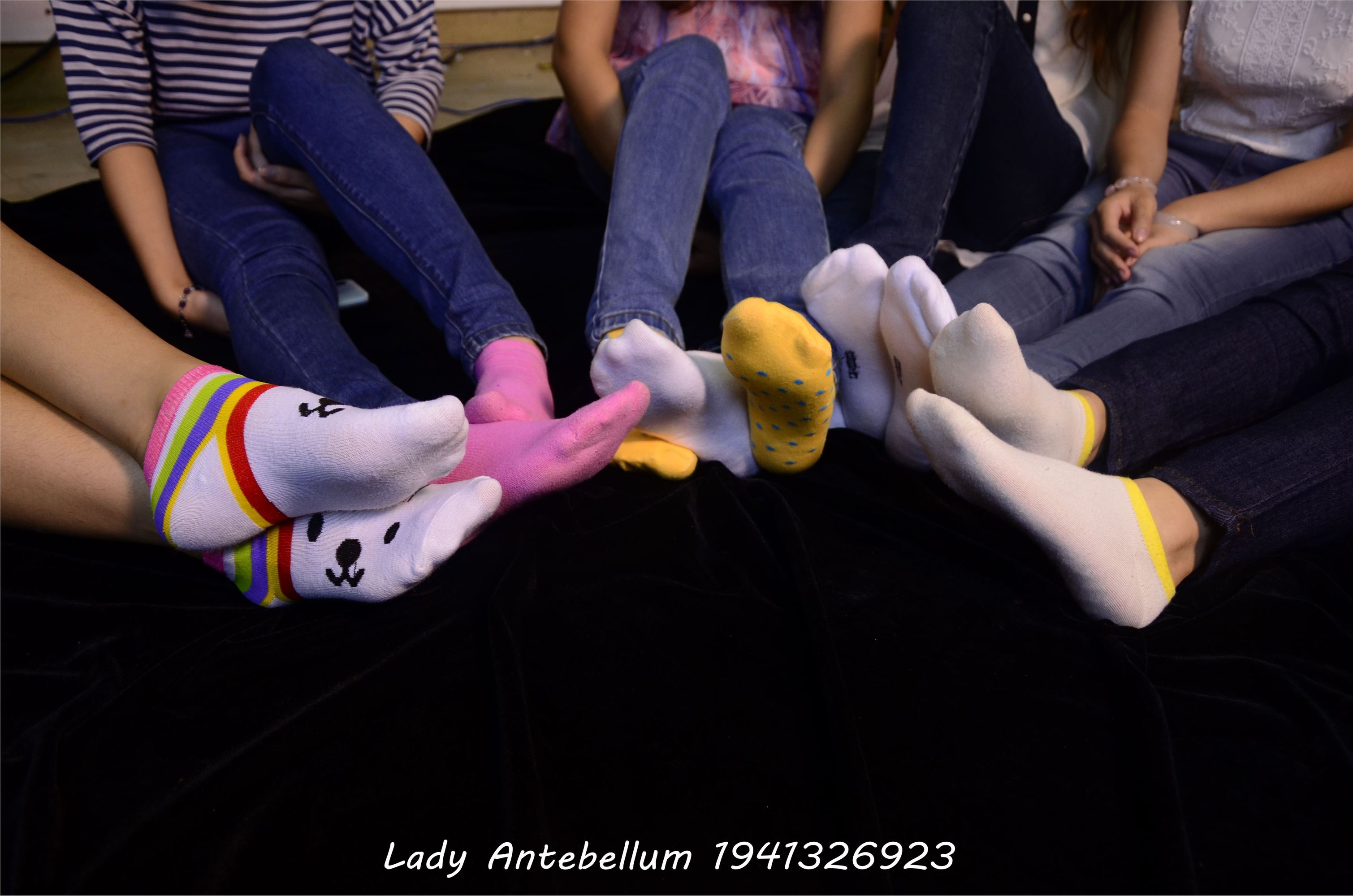 [战前女神] 恋足美腿棉袜女神级摄影套图 004