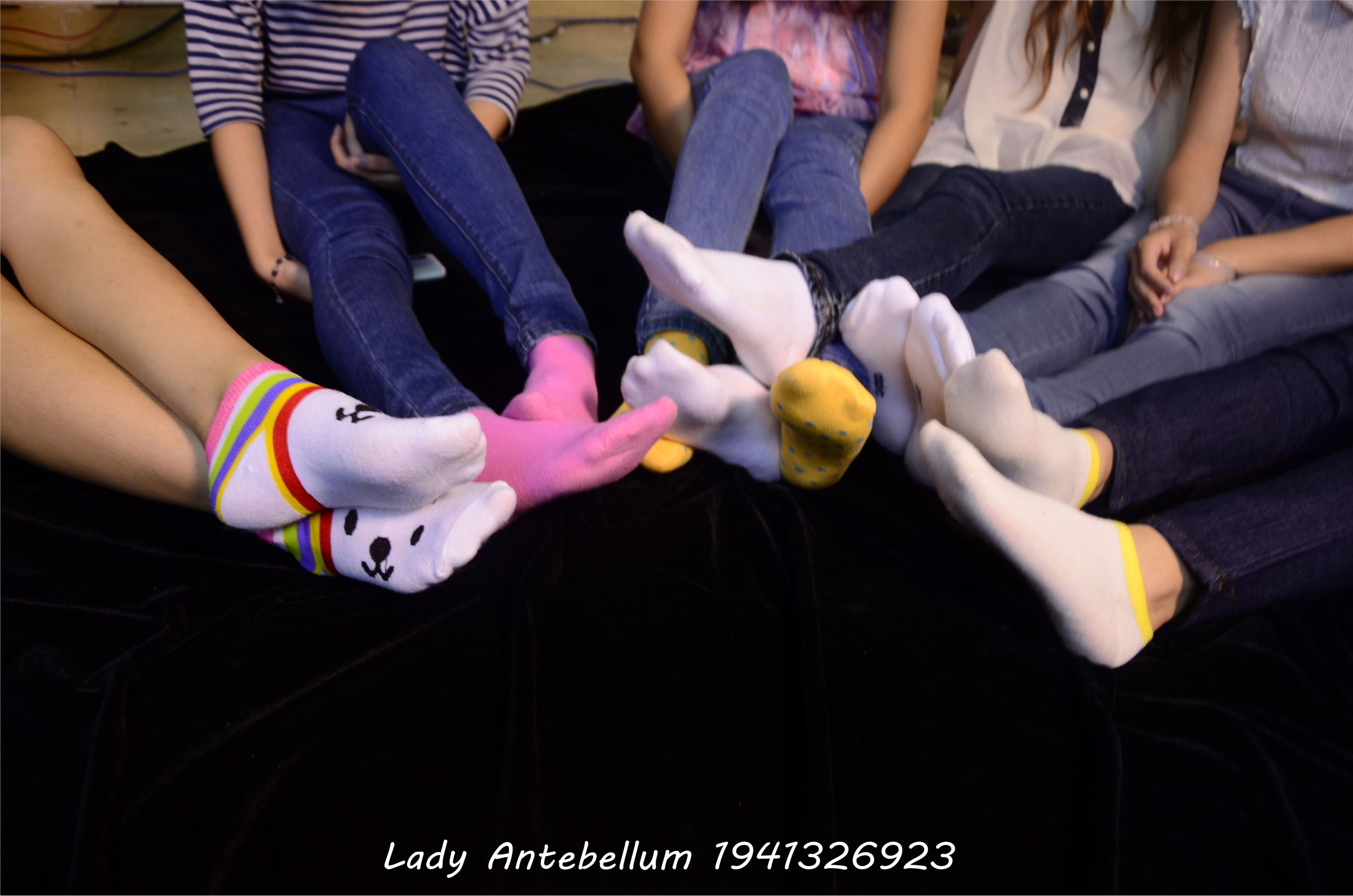 [战前女神] 恋足美腿棉袜女神级摄影套图 004