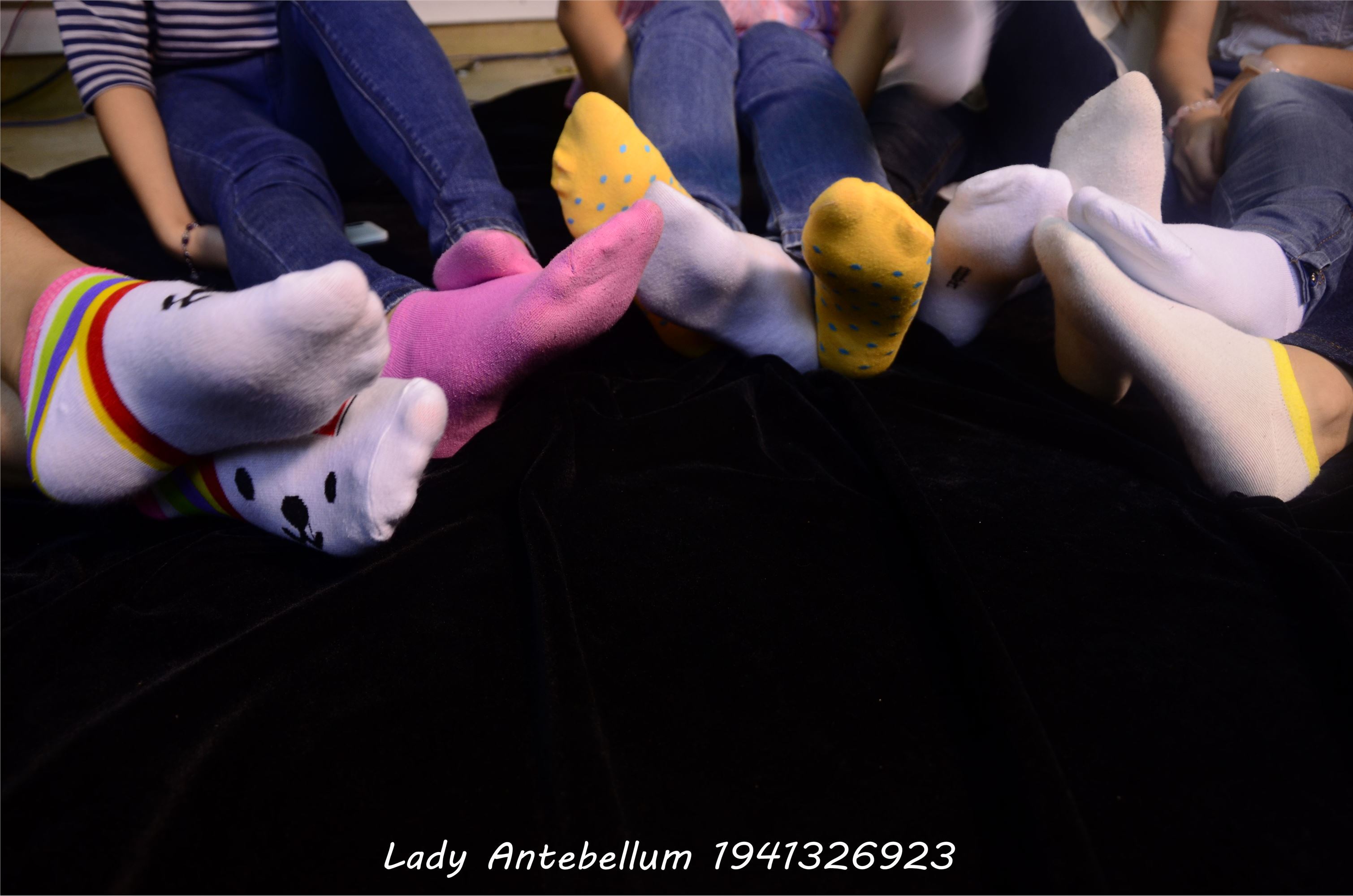 [战前女神] 恋足美腿棉袜女神级摄影套图 004