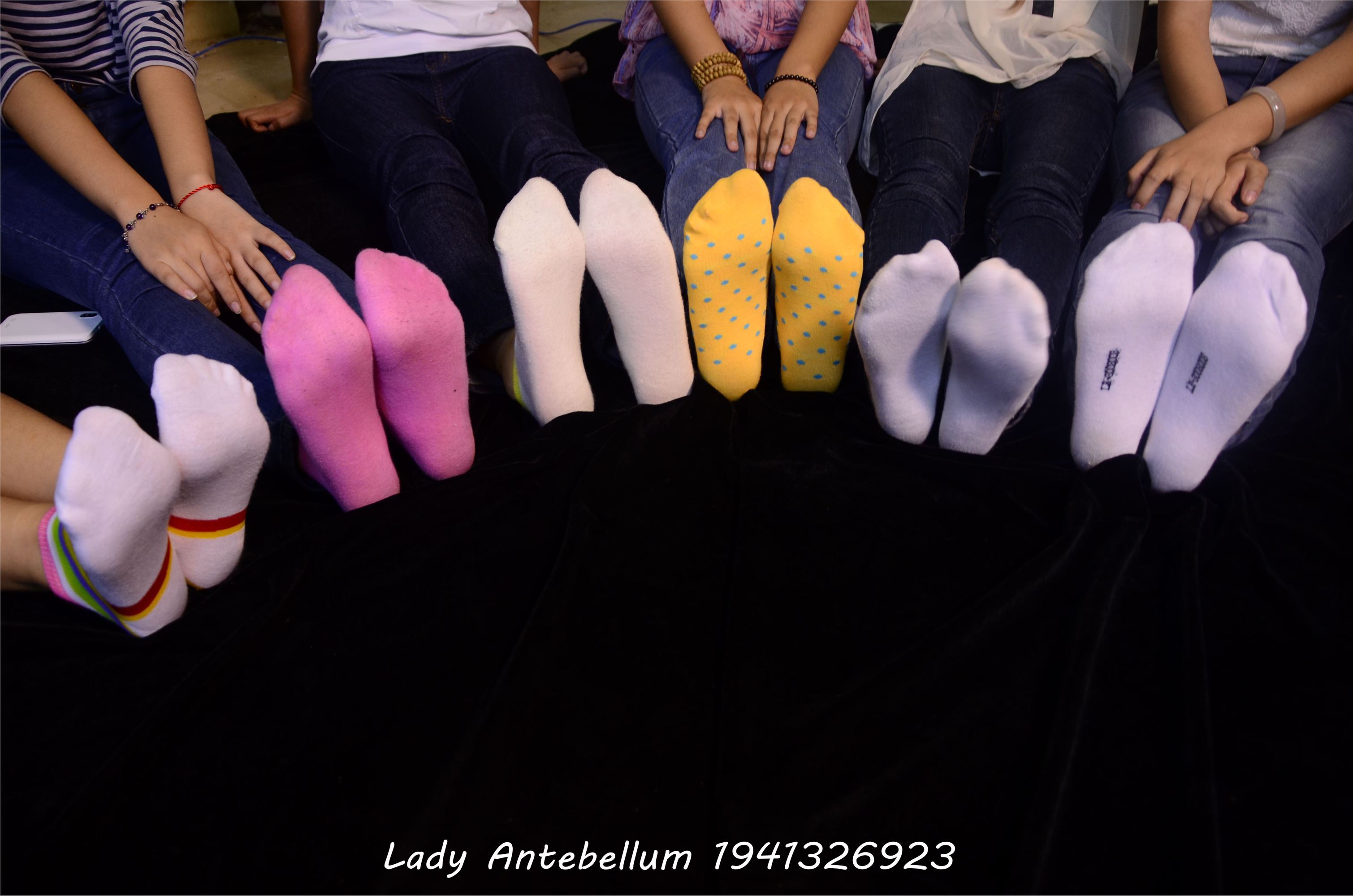 [战前女神] 恋足美腿棉袜女神级摄影套图 004