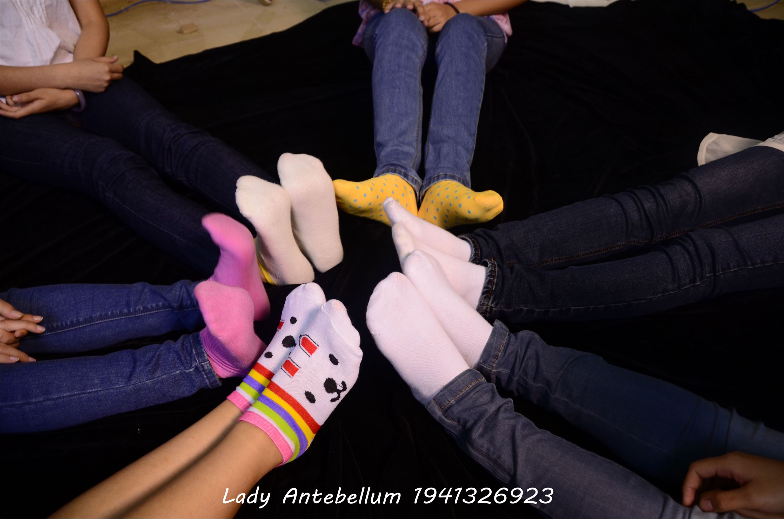 [战前女神] 恋足美腿棉袜女神级摄影套图 004