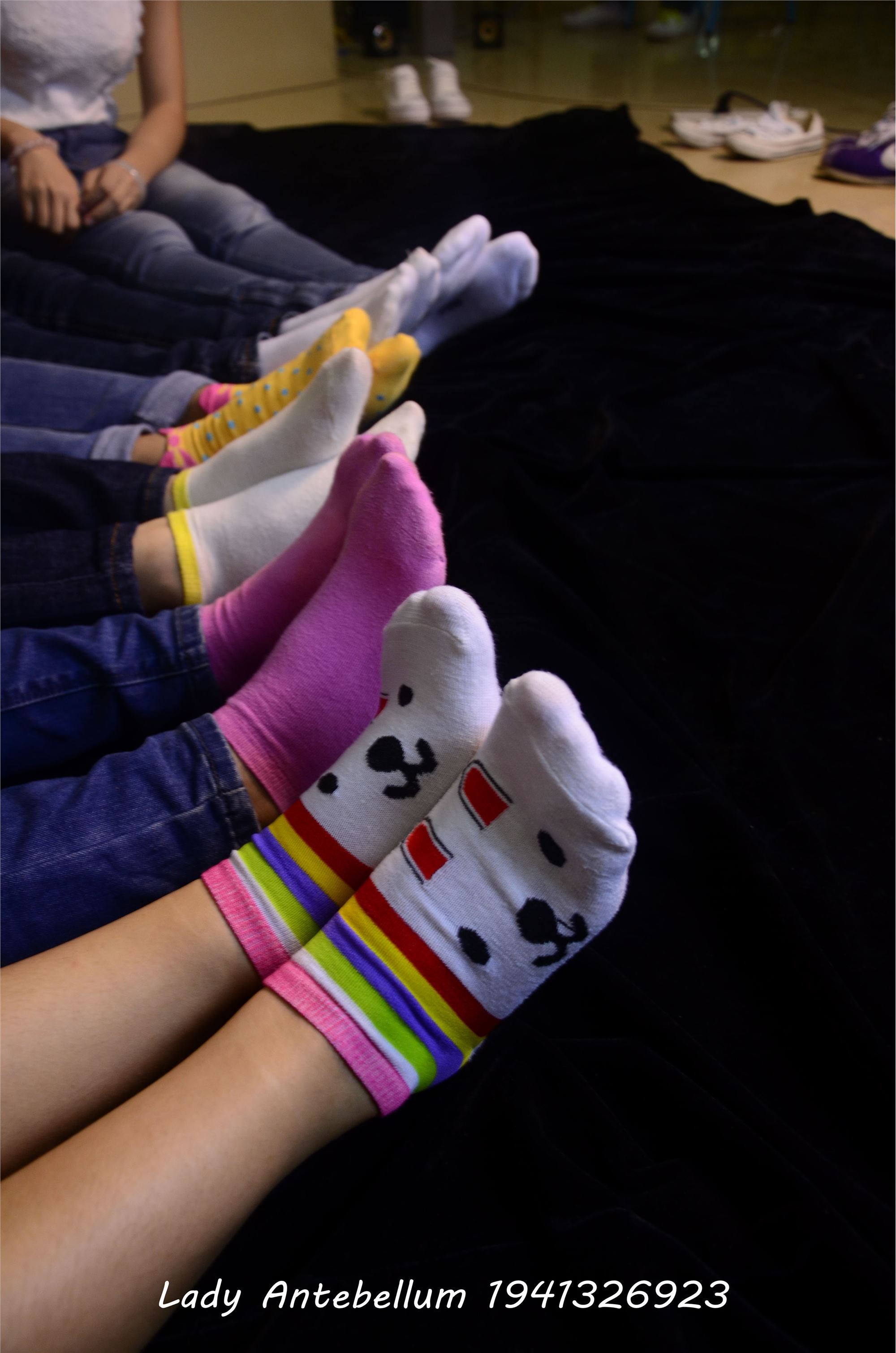 [战前女神] 恋足美腿棉袜女神级摄影套图 004