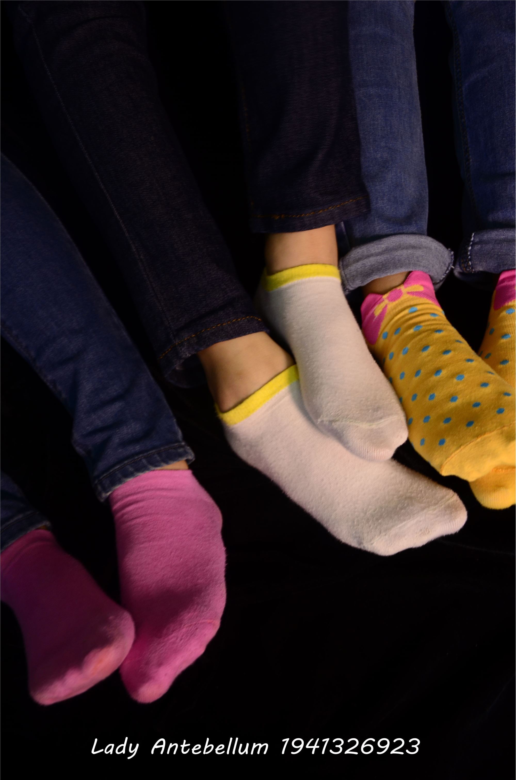 [战前女神] 恋足美腿棉袜女神级摄影套图 004