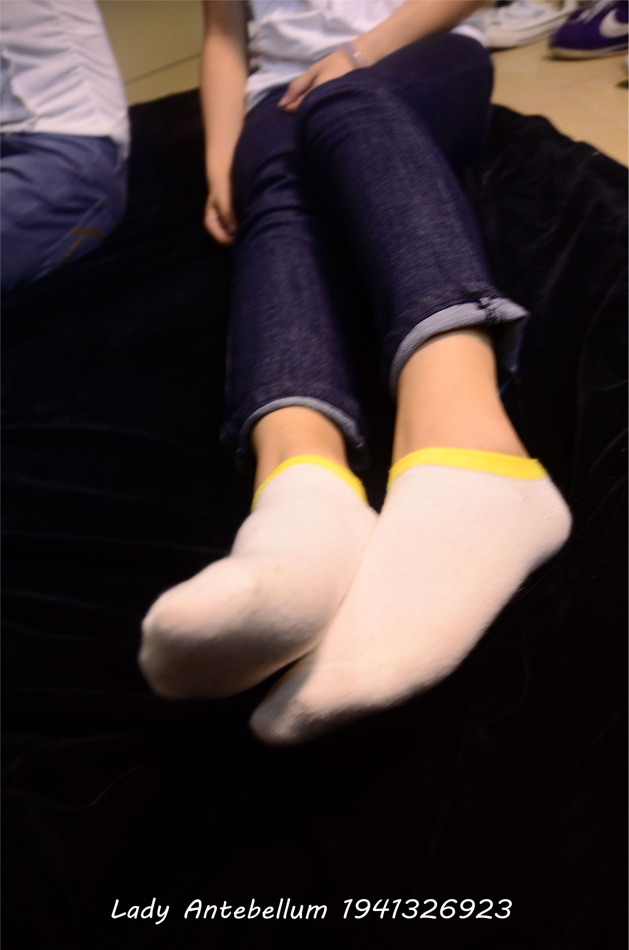 [战前女神] 恋足美腿棉袜女神级摄影套图 004