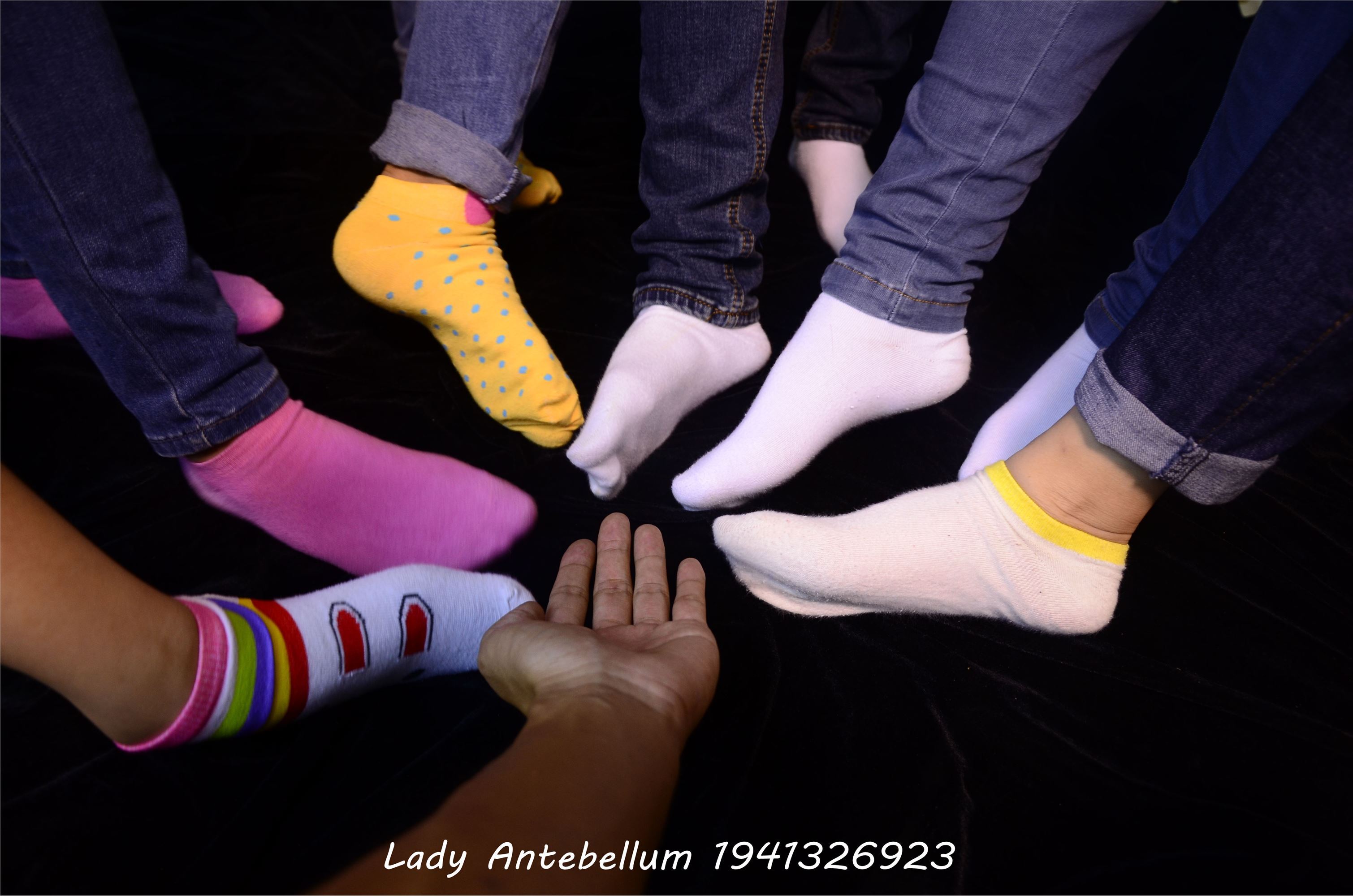 [战前女神] 恋足美腿棉袜女神级摄影套图 004