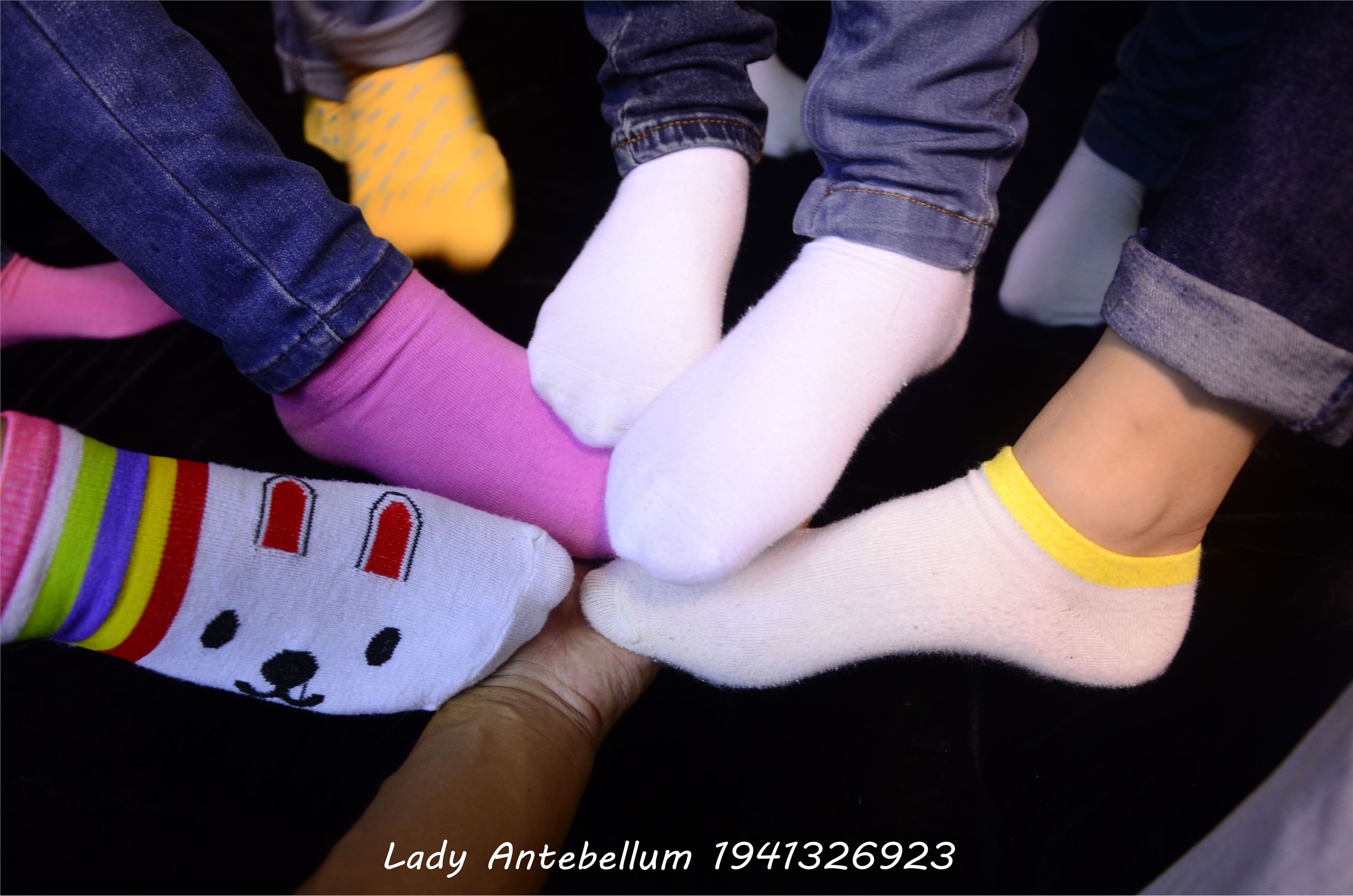 [战前女神] 恋足美腿棉袜女神级摄影套图 004