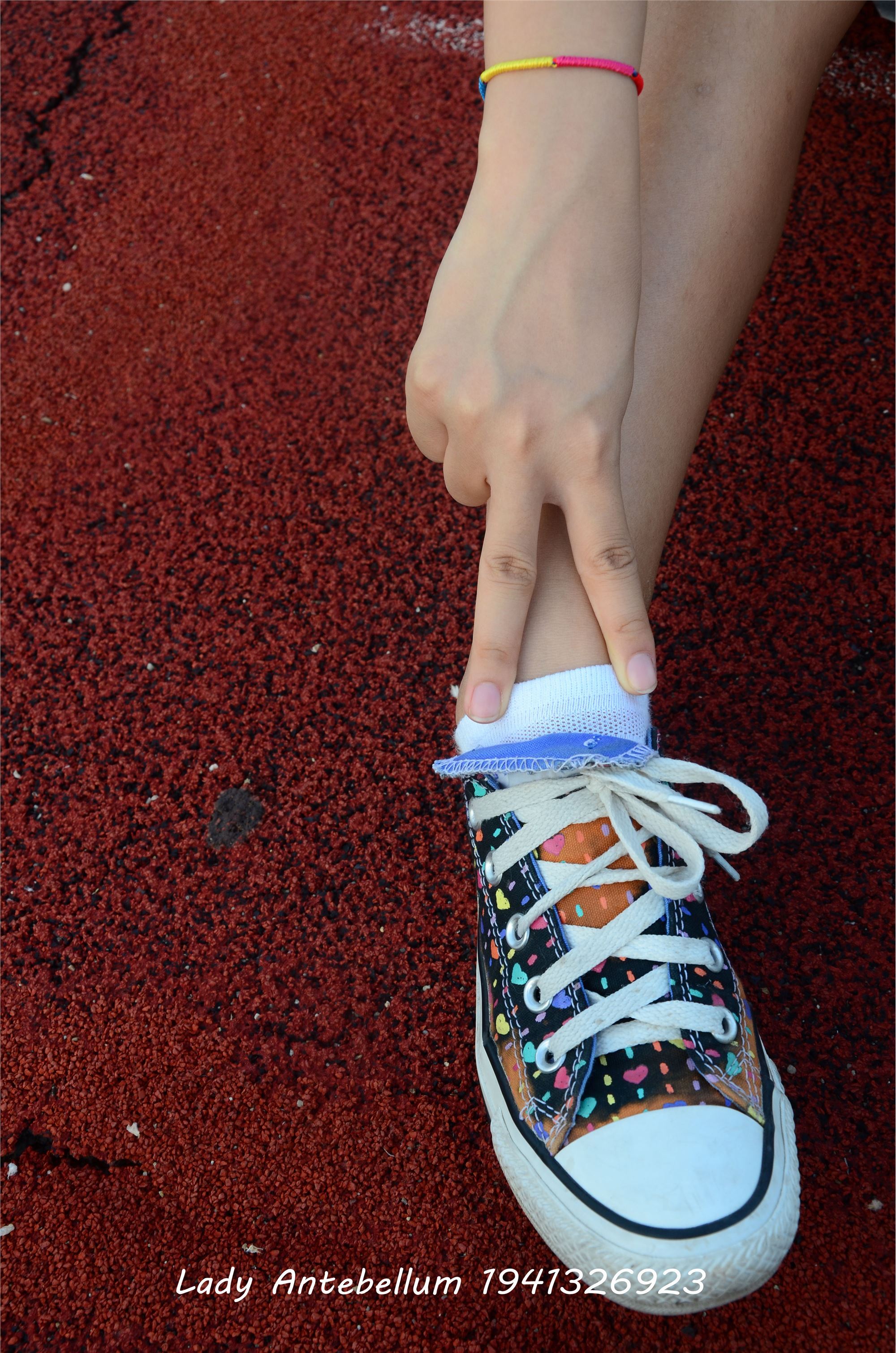 [战前女神] 恋足美腿棉袜女神级摄影套图 005