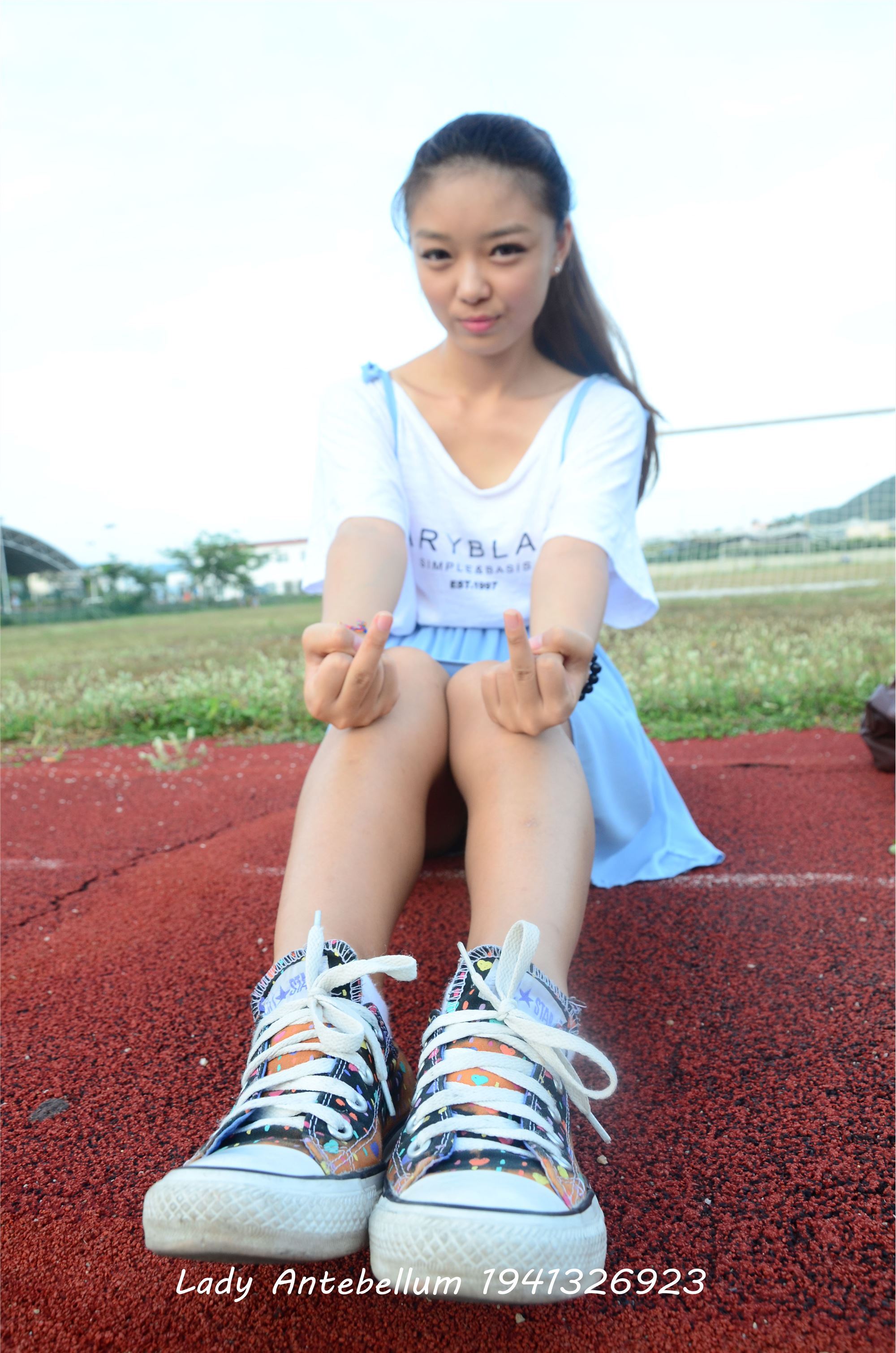 [战前女神] 恋足美腿棉袜女神级摄影套图 005