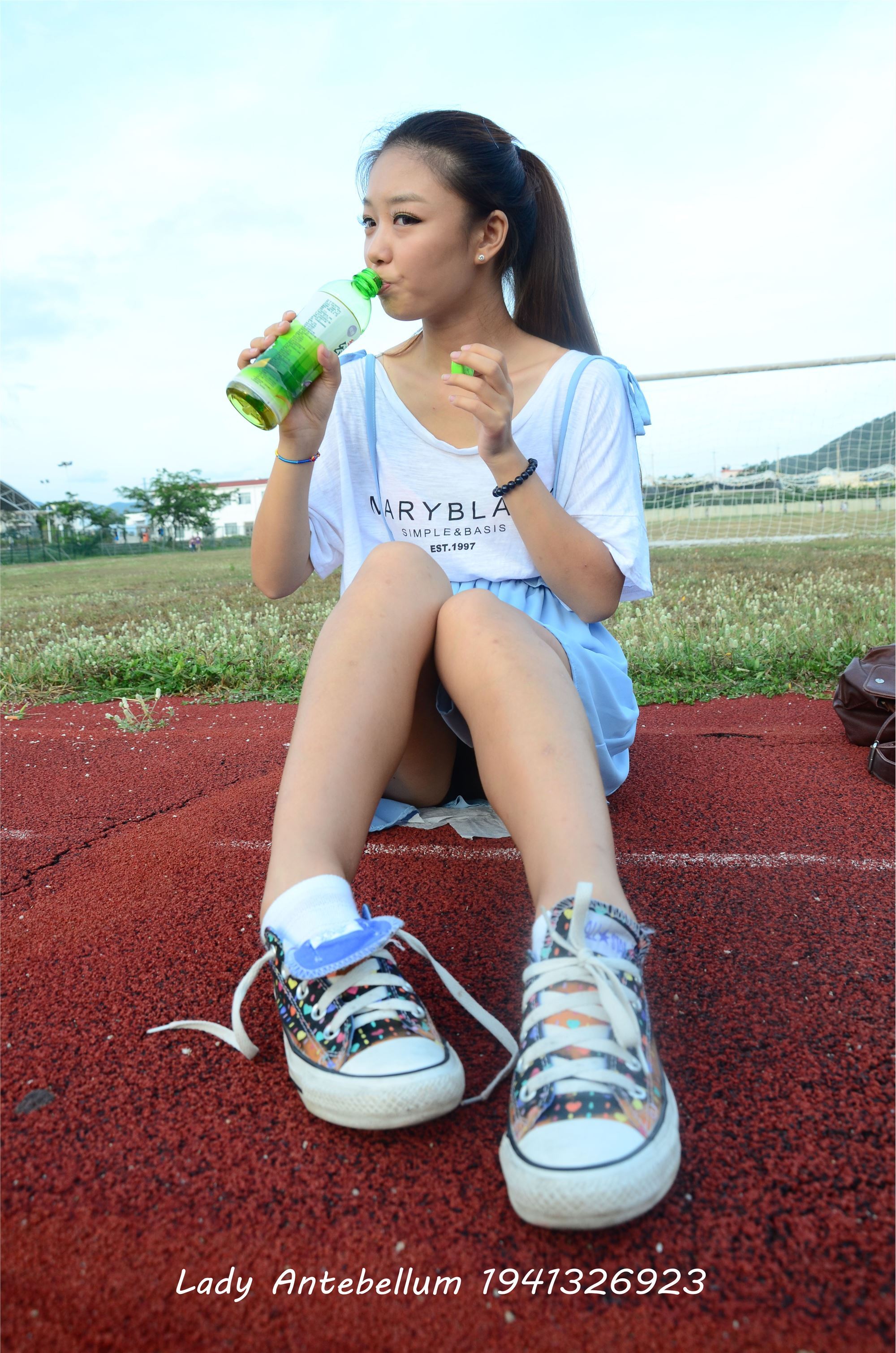 [战前女神] 恋足美腿棉袜女神级摄影套图 005