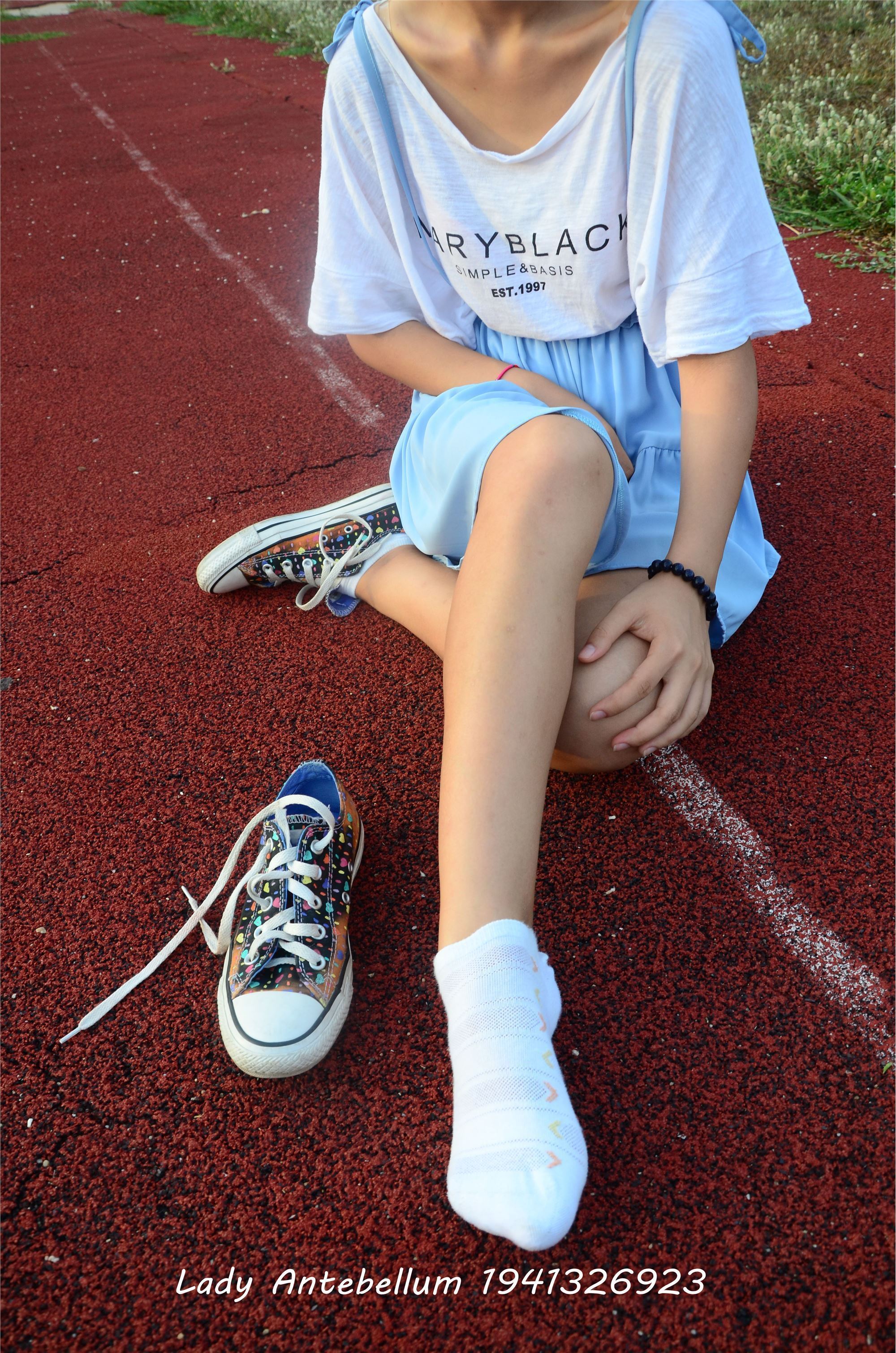 [战前女神] 恋足美腿棉袜女神级摄影套图 005