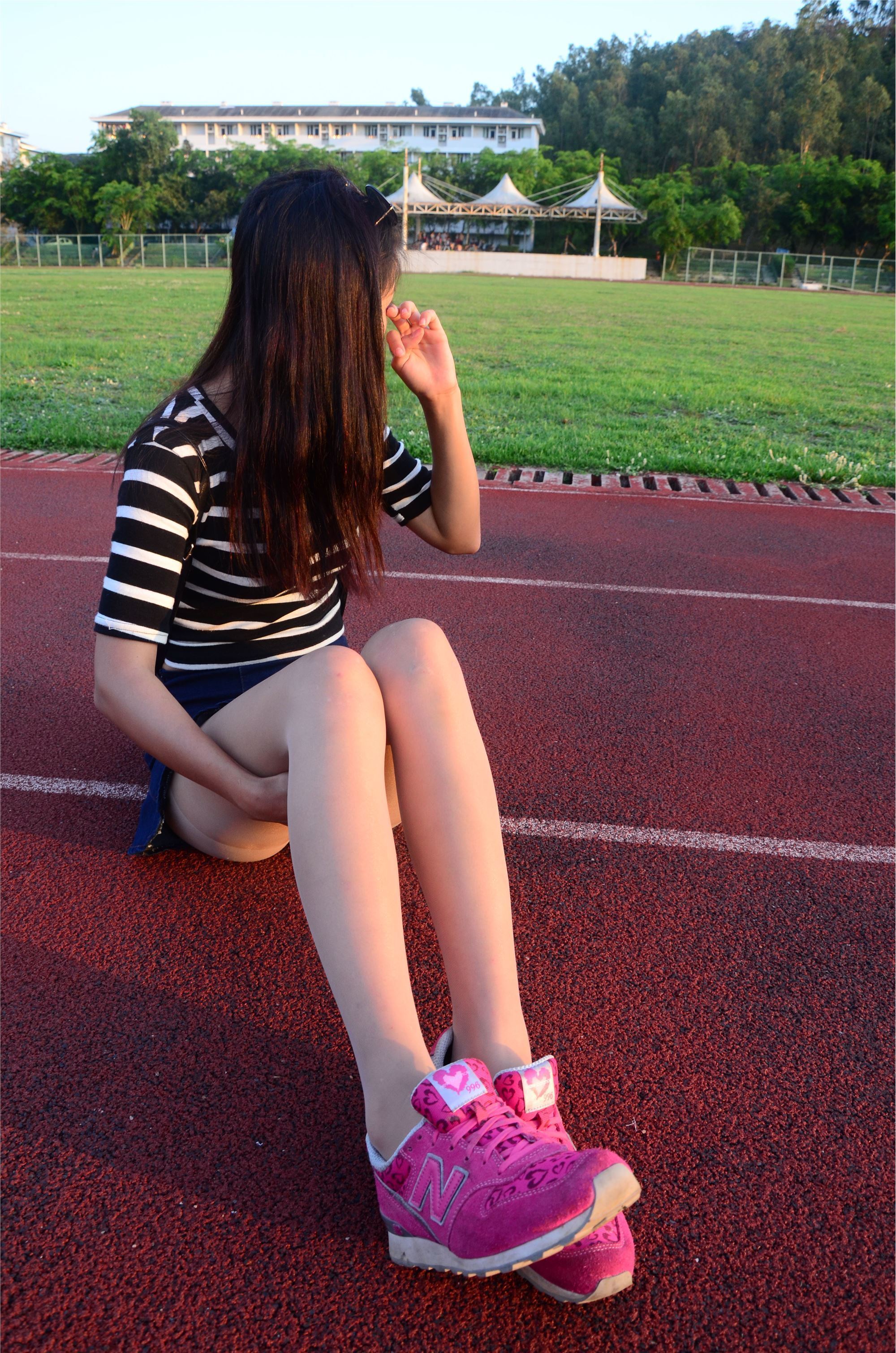 [战前女神] 恋足美腿棉袜女神级摄影套图 006