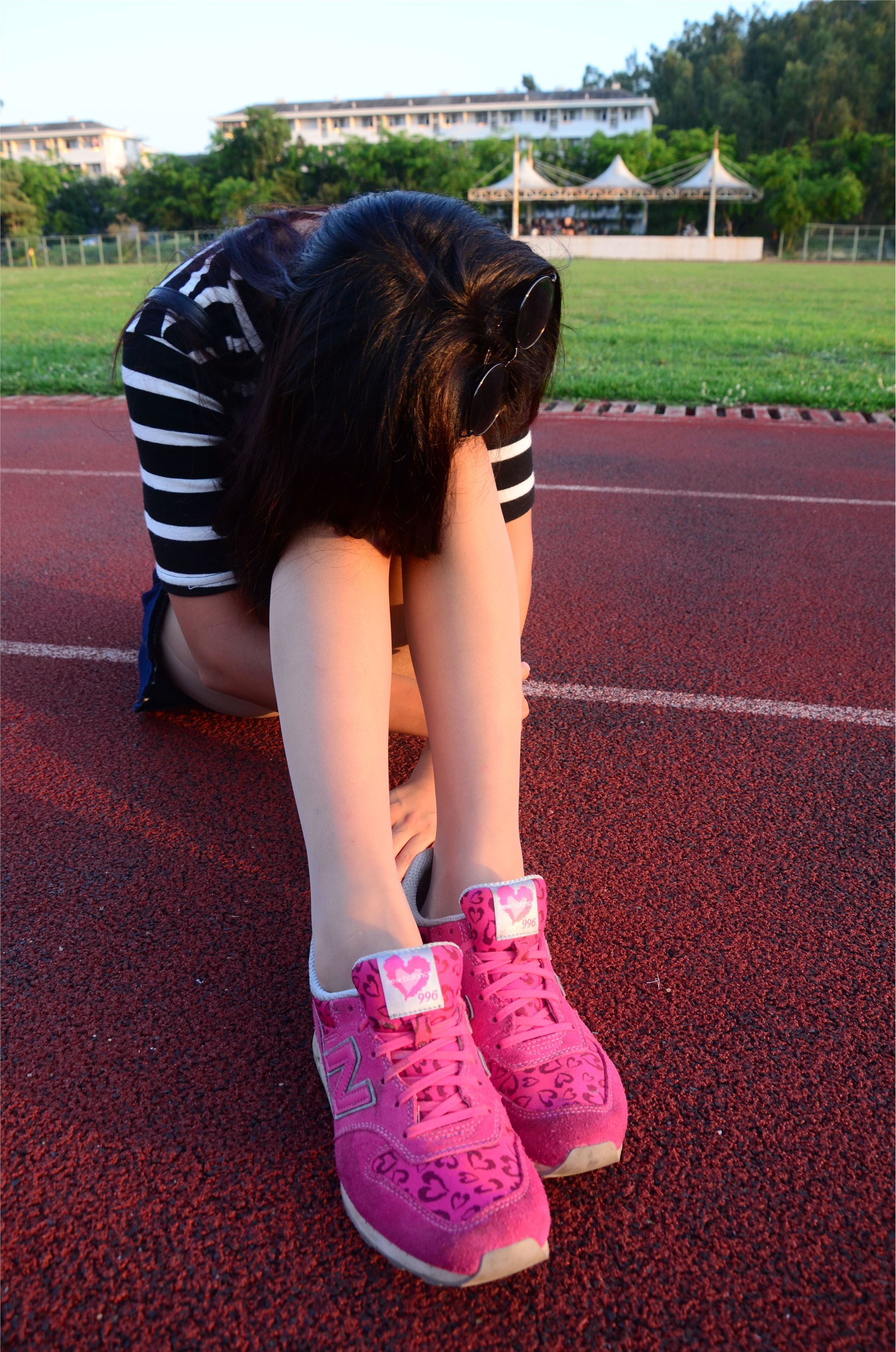 [战前女神] 恋足美腿棉袜女神级摄影套图 006