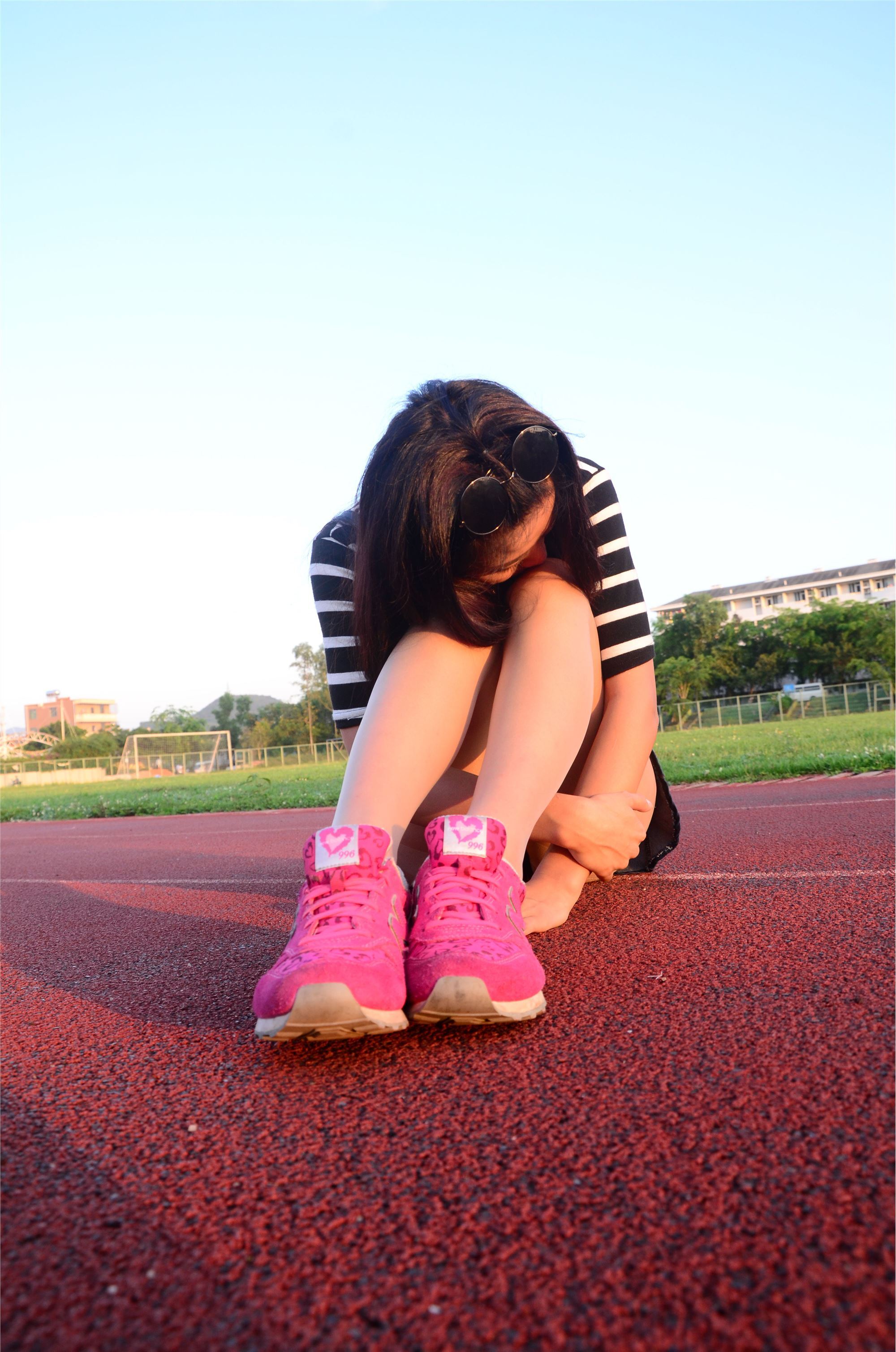 [战前女神] 恋足美腿棉袜女神级摄影套图 006