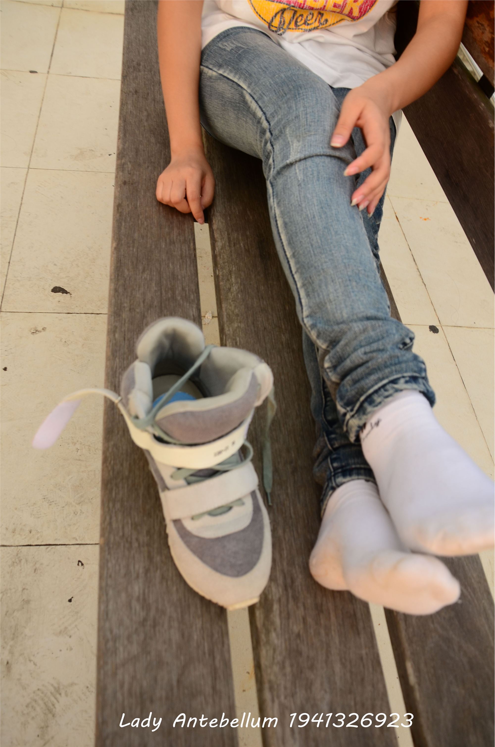 [战前女神] 恋足美腿棉袜女神级摄影套图 008