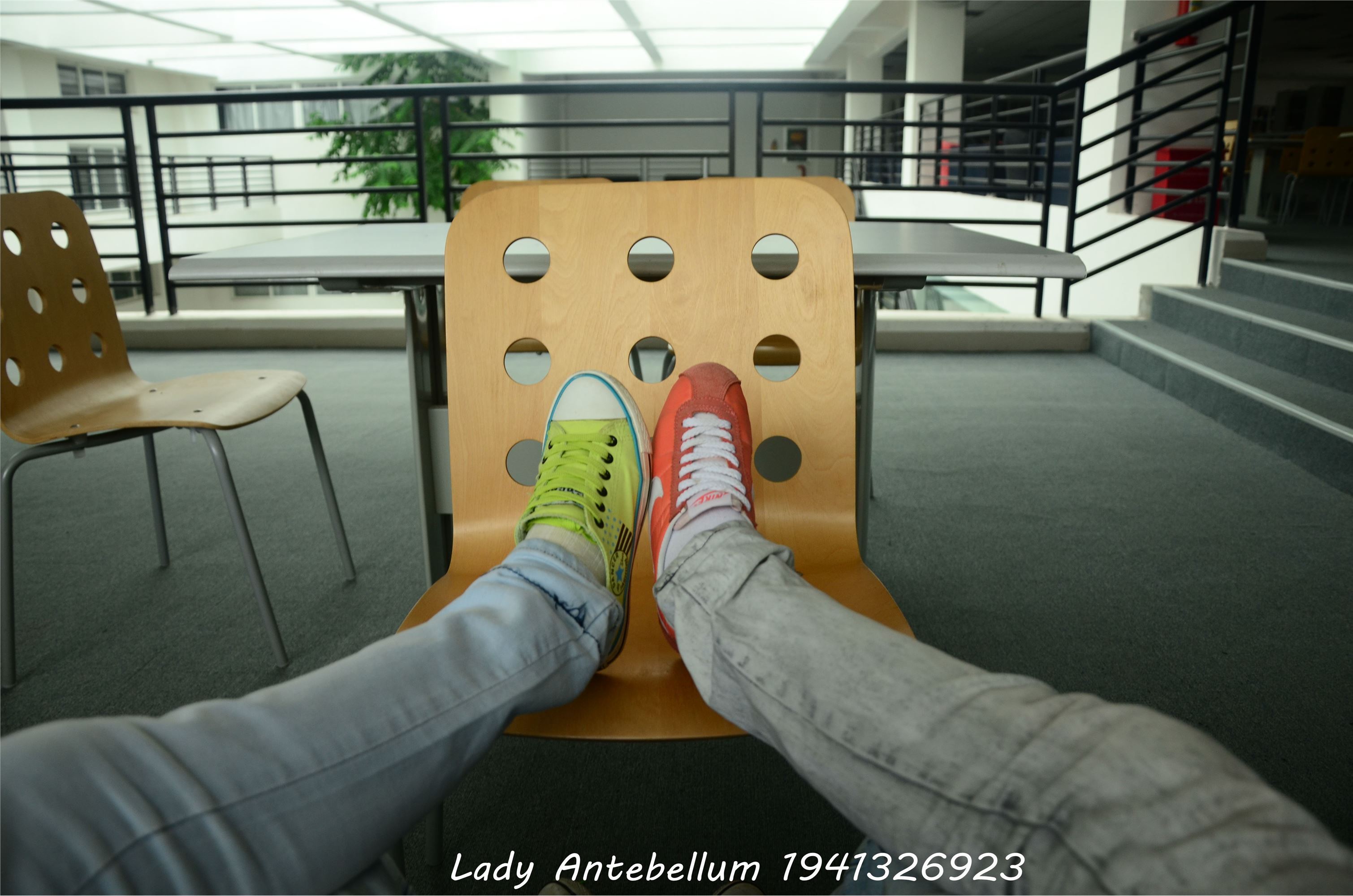 [战前女神] 恋足美腿棉袜女神级摄影套图 010