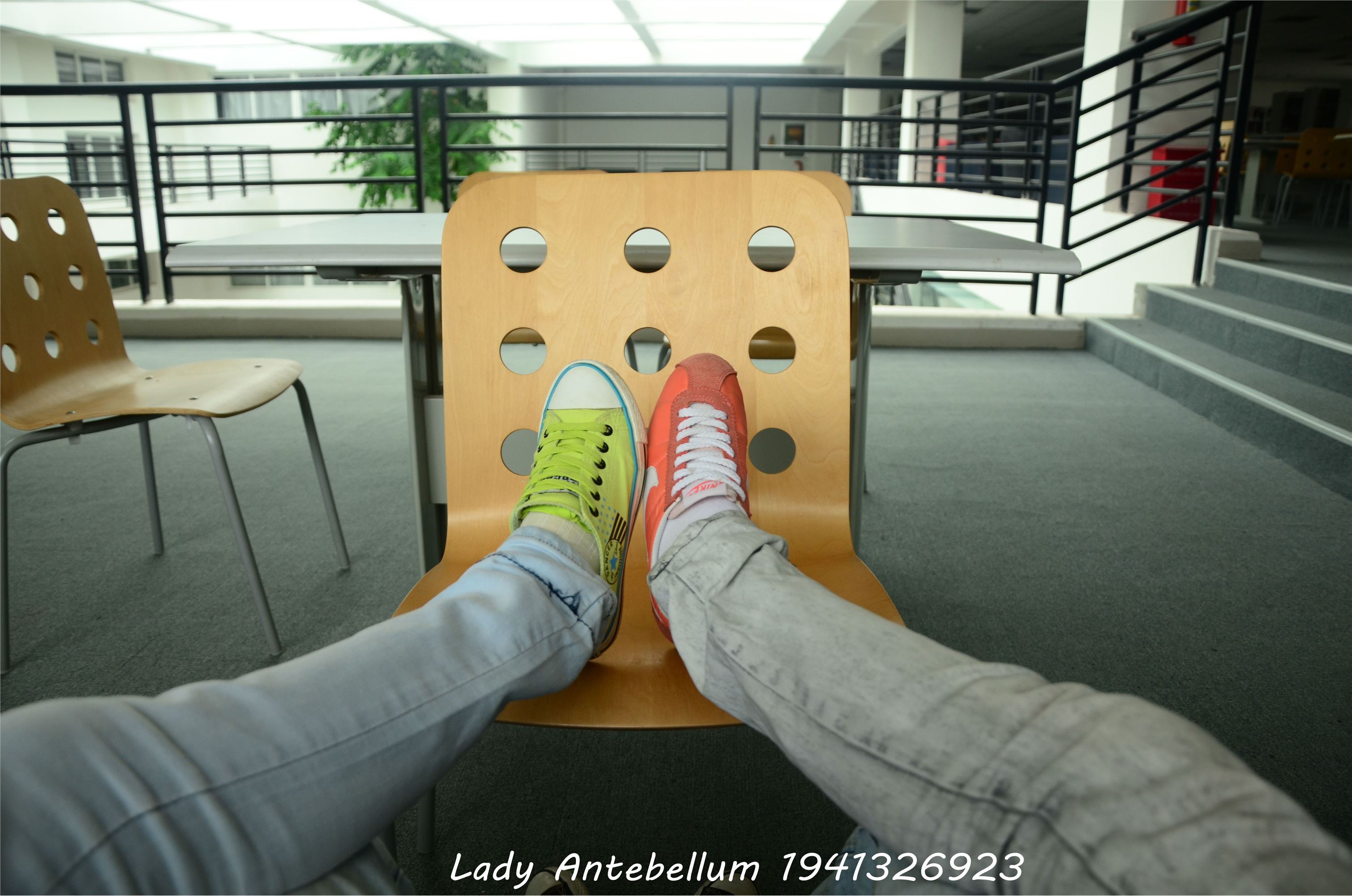 [战前女神] 恋足美腿棉袜女神级摄影套图 010