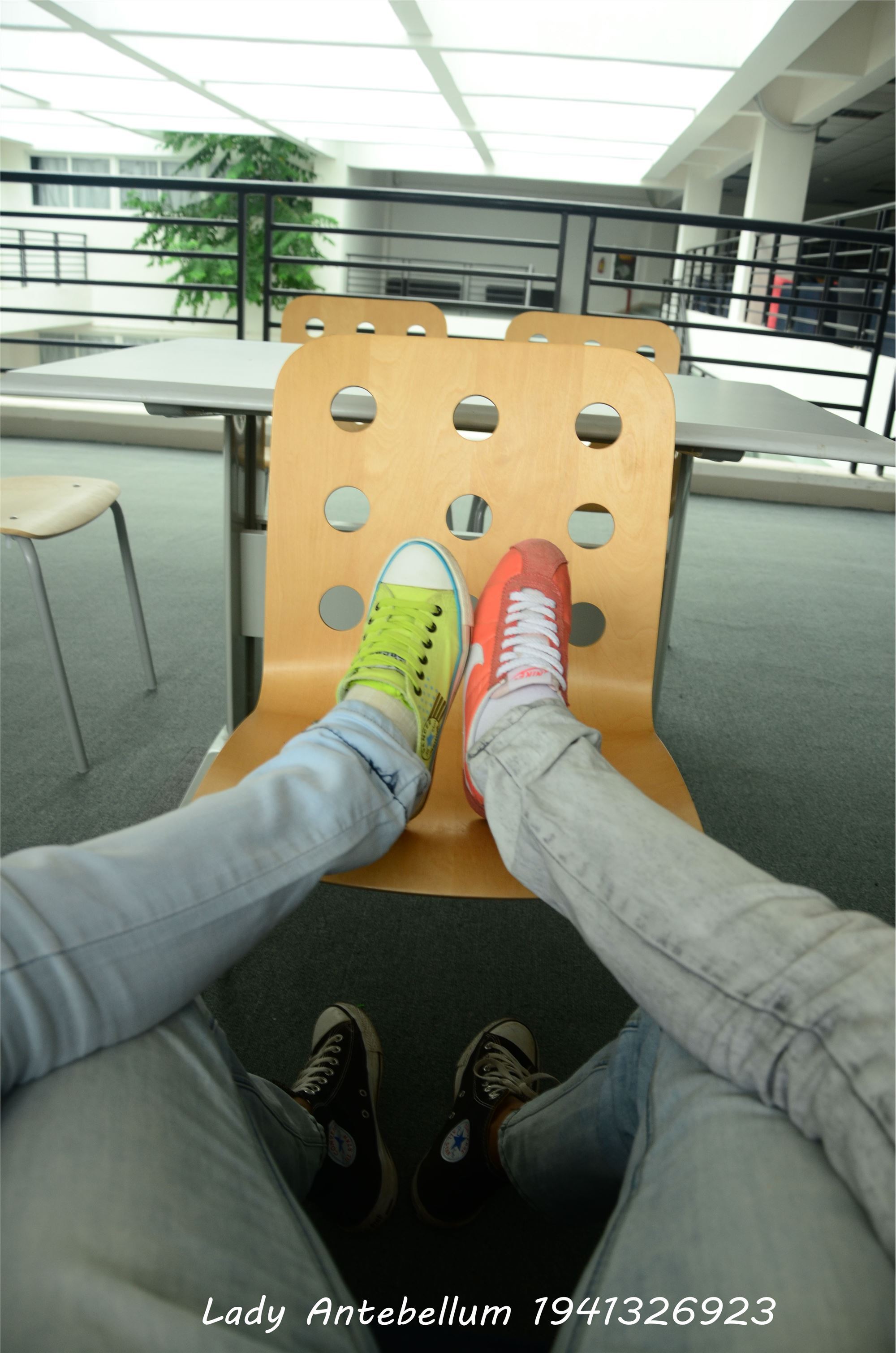 [战前女神] 恋足美腿棉袜女神级摄影套图 010