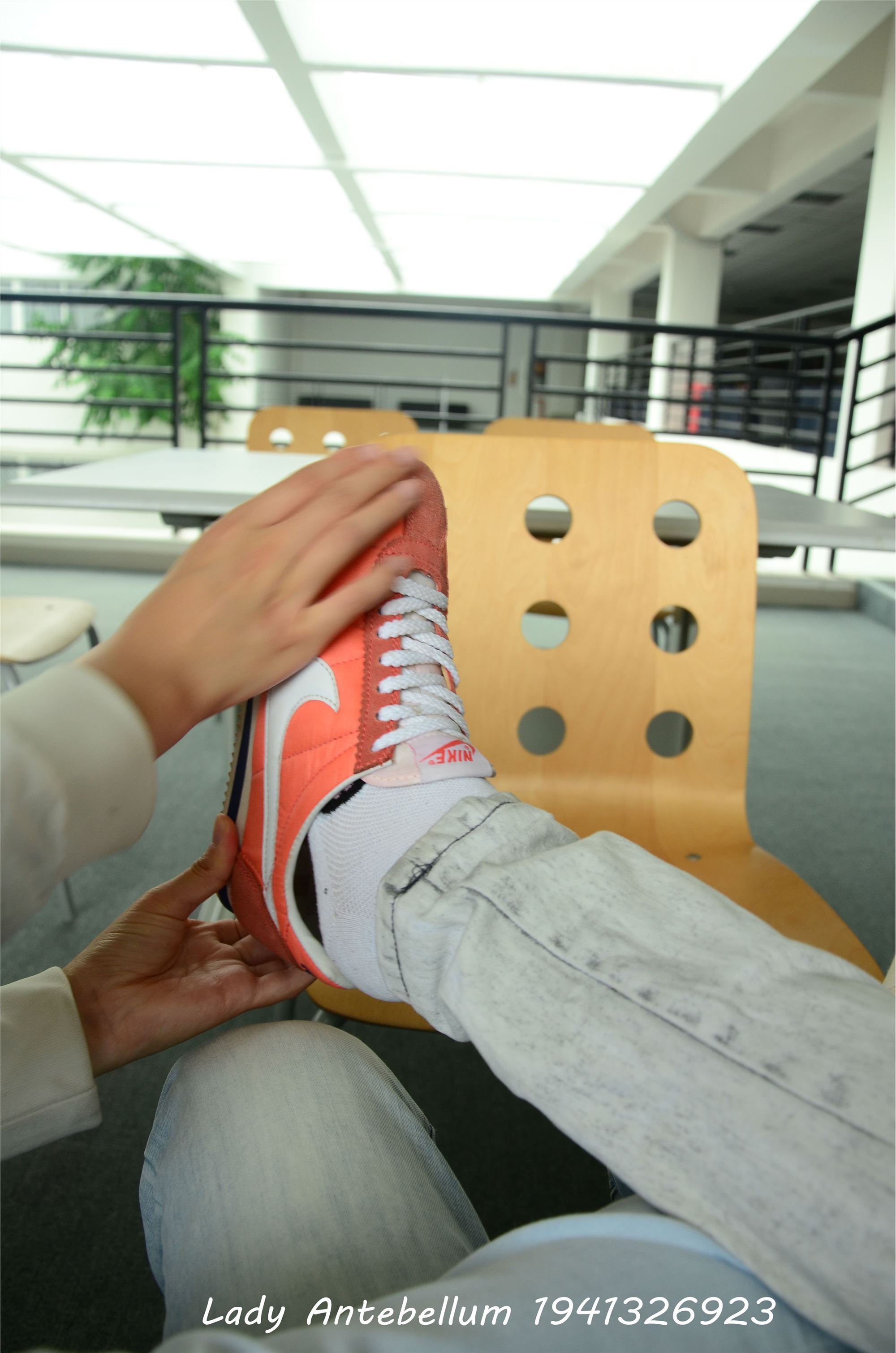 [战前女神] 恋足美腿棉袜女神级摄影套图 010