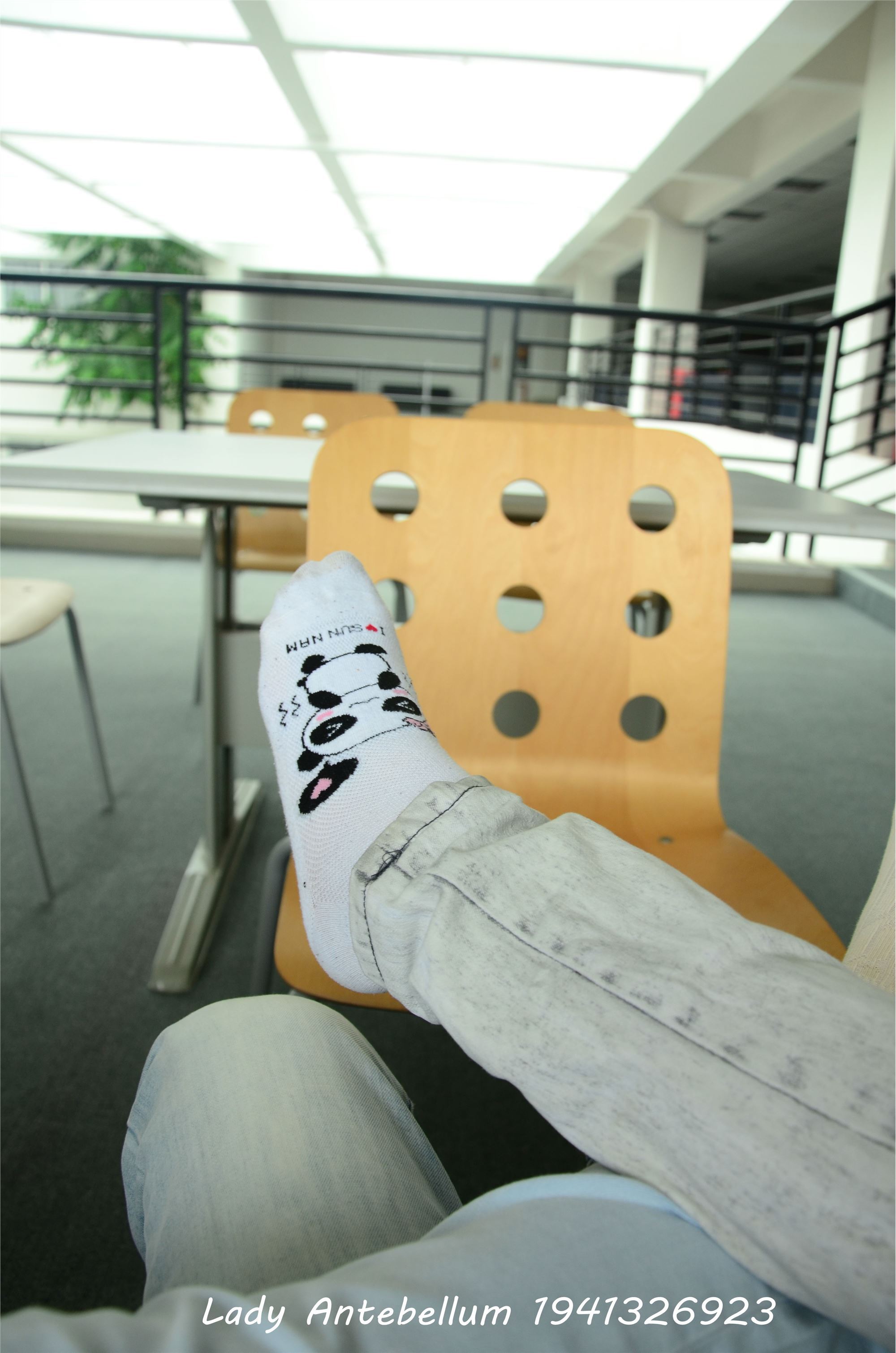 [战前女神] 恋足美腿棉袜女神级摄影套图 010